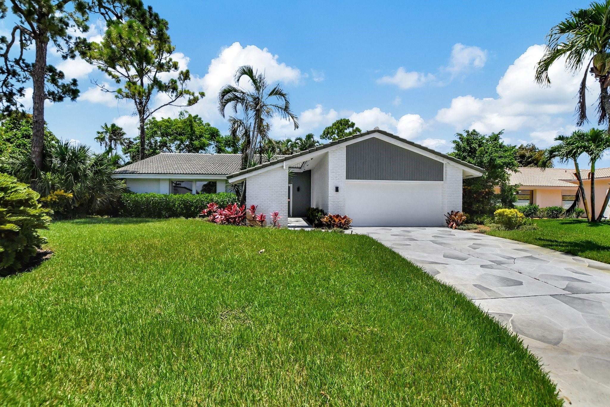 812 Foxpointe Cir