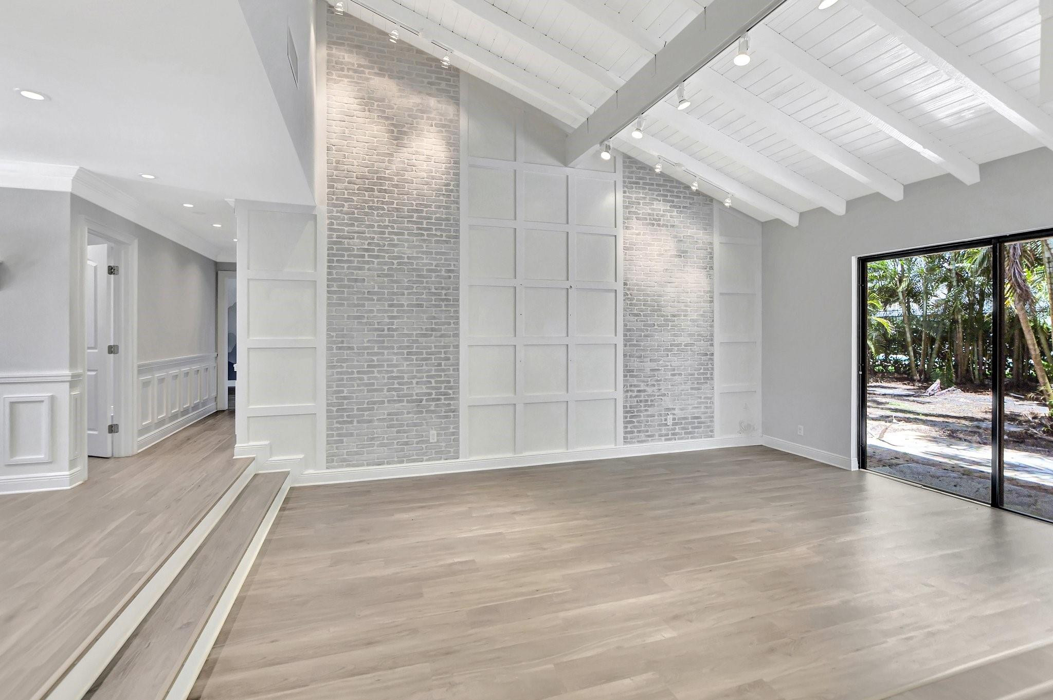 812 Foxpointe Cir