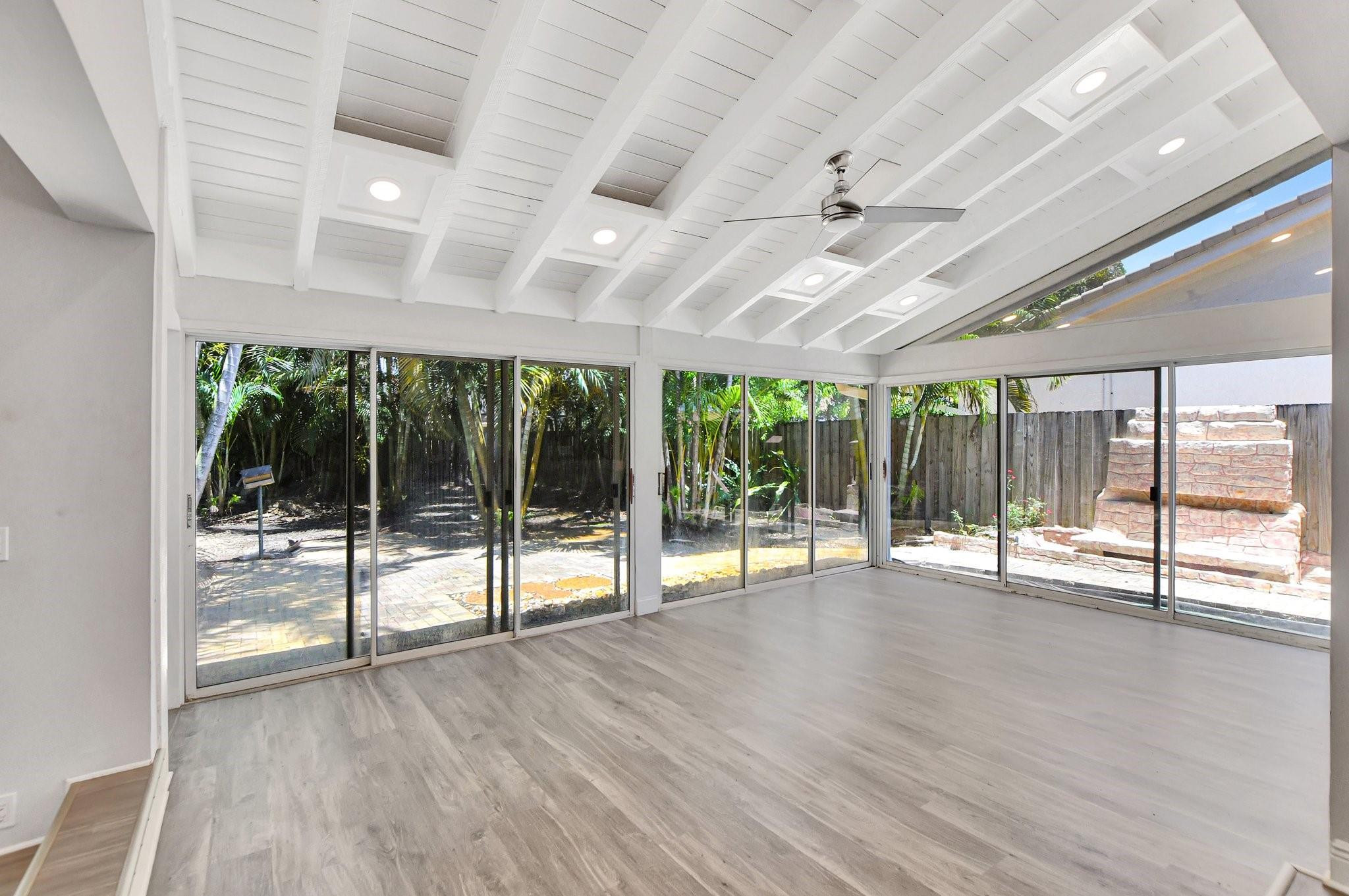 812 Foxpointe Cir