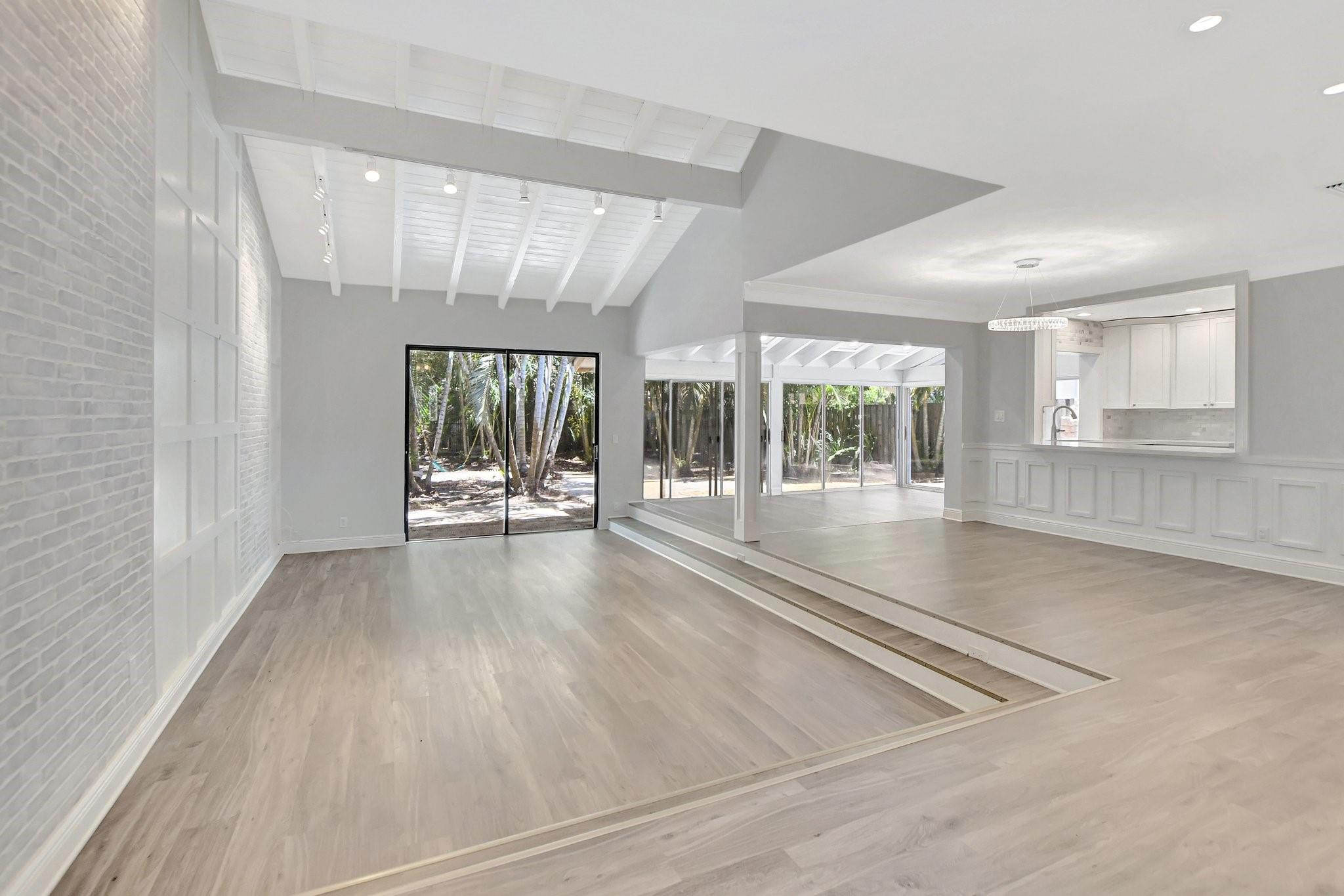 812 Foxpointe Cir