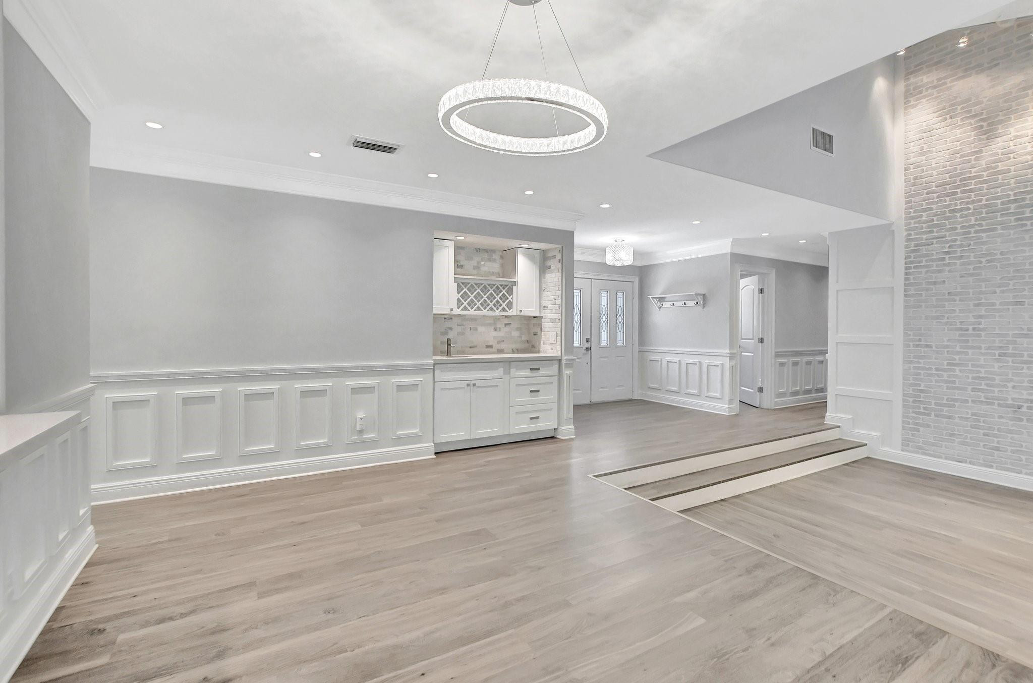 812 Foxpointe Cir