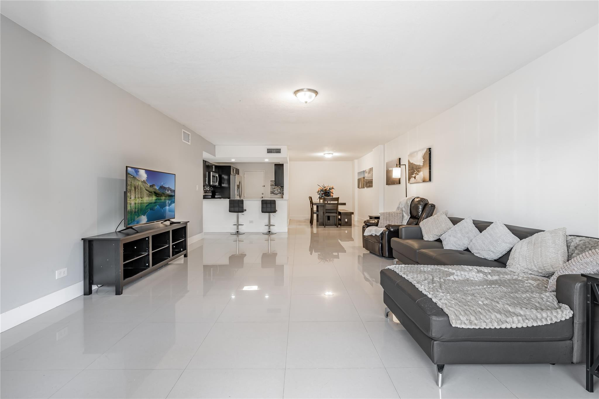 800 NE 195th St 113