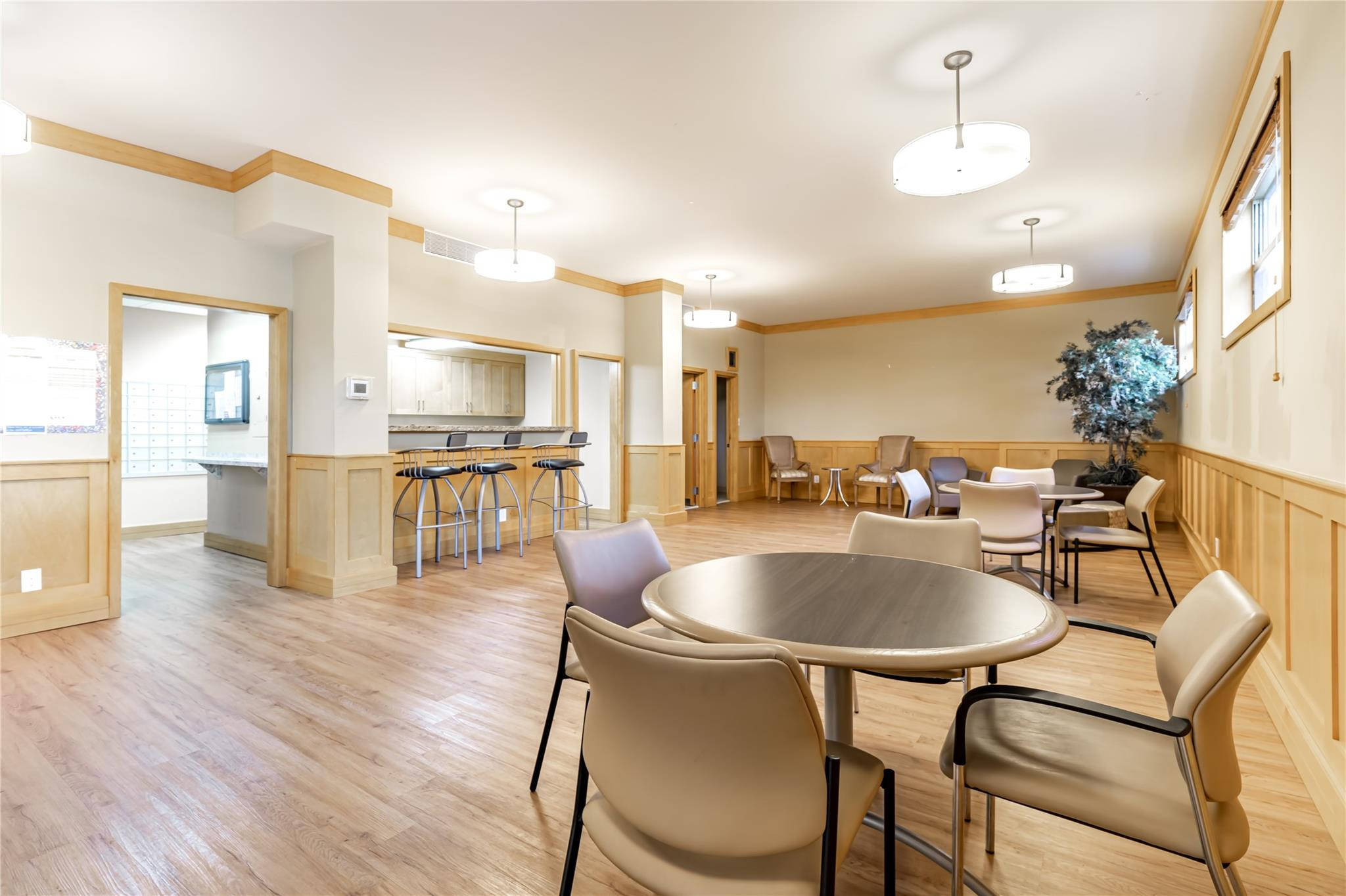 800 NE 195th St 113
