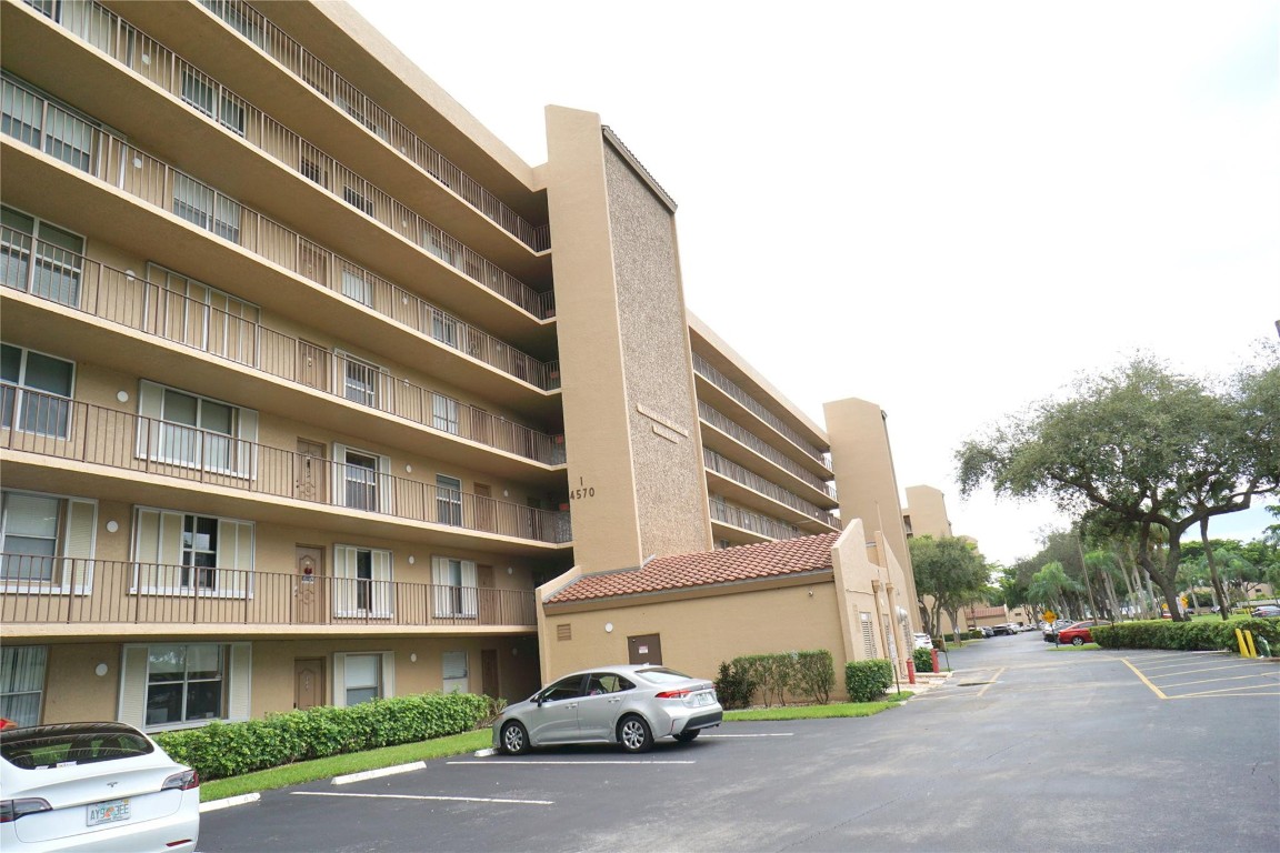 4570 NW 18th Avenue 403, Deerfield Beach Unit: 403