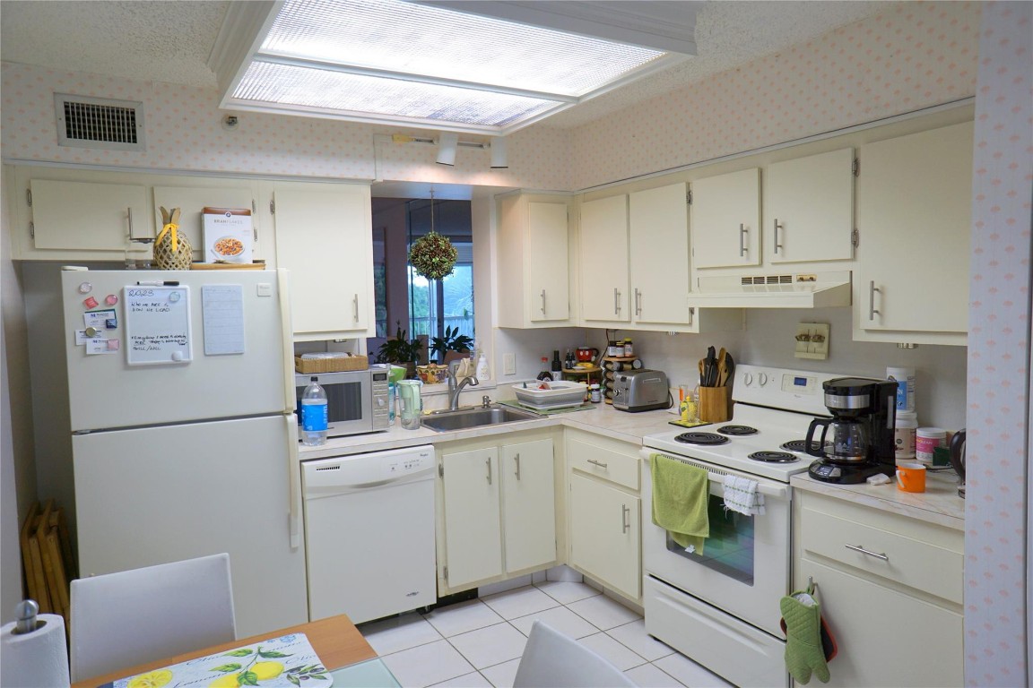 4570 NW 18th Avenue 403, Deerfield Beach Unit: 403