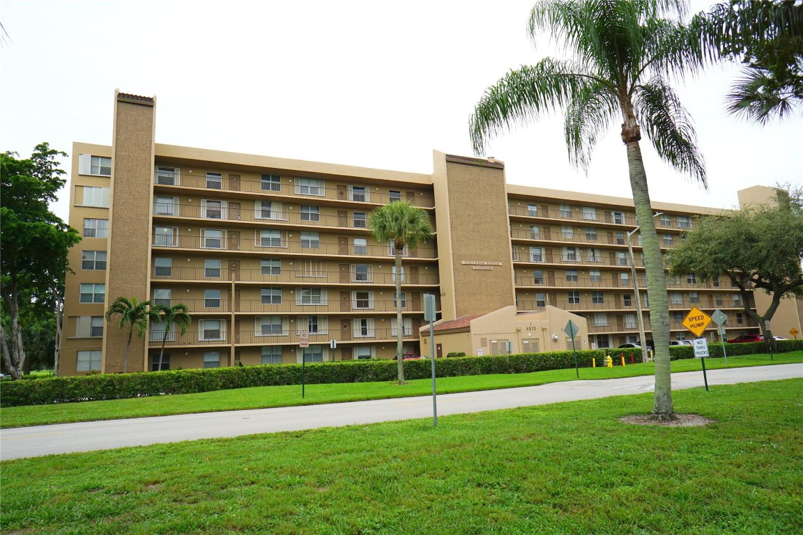 4570 NW 18th Avenue 403, Deerfield Beach Unit: 403