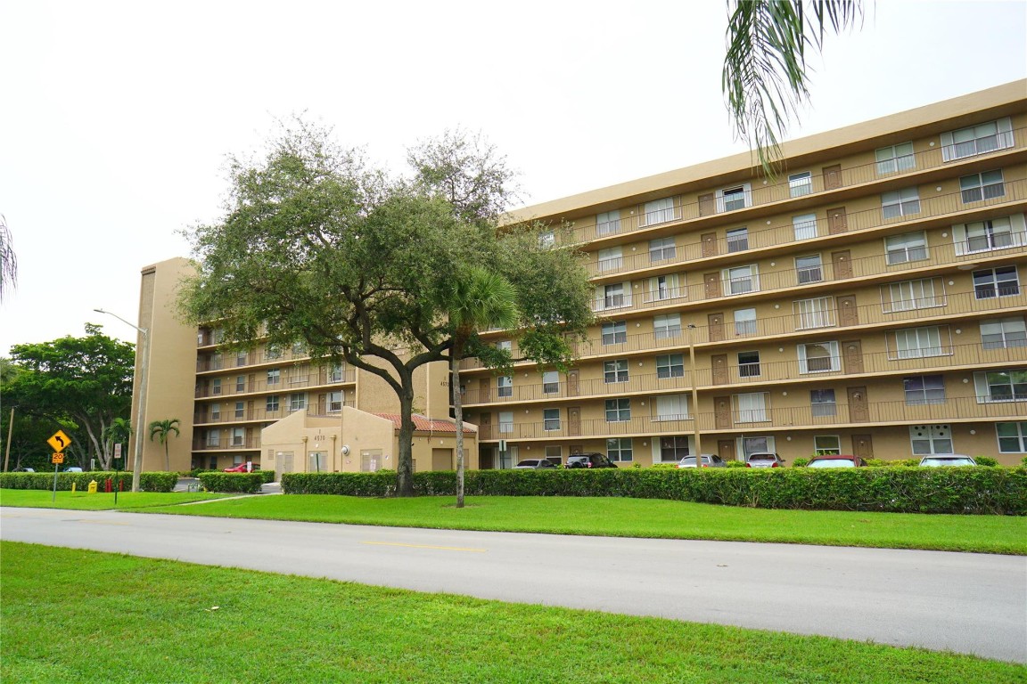 4570 NW 18th Avenue 403, Deerfield Beach Unit: 403