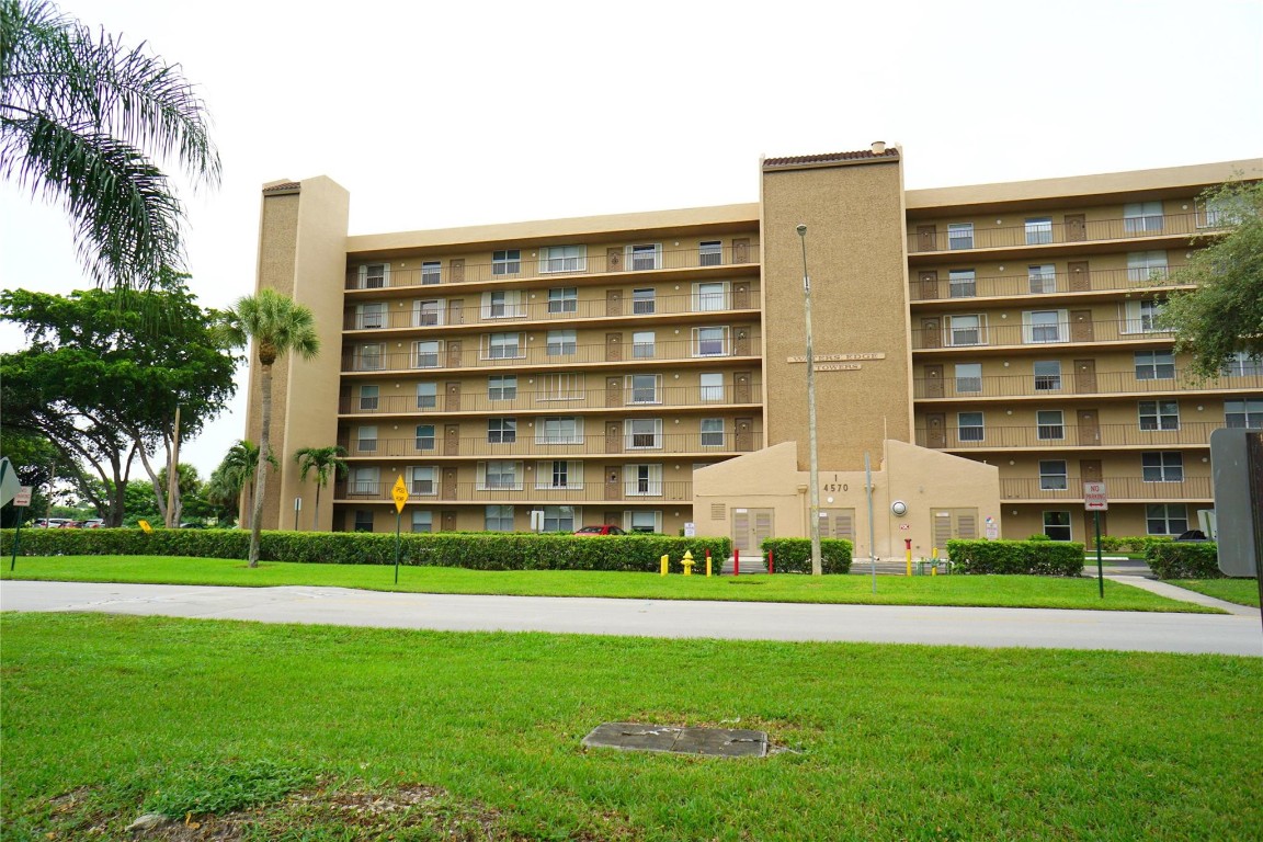 4570 NW 18th Avenue 403, Deerfield Beach Unit: 403