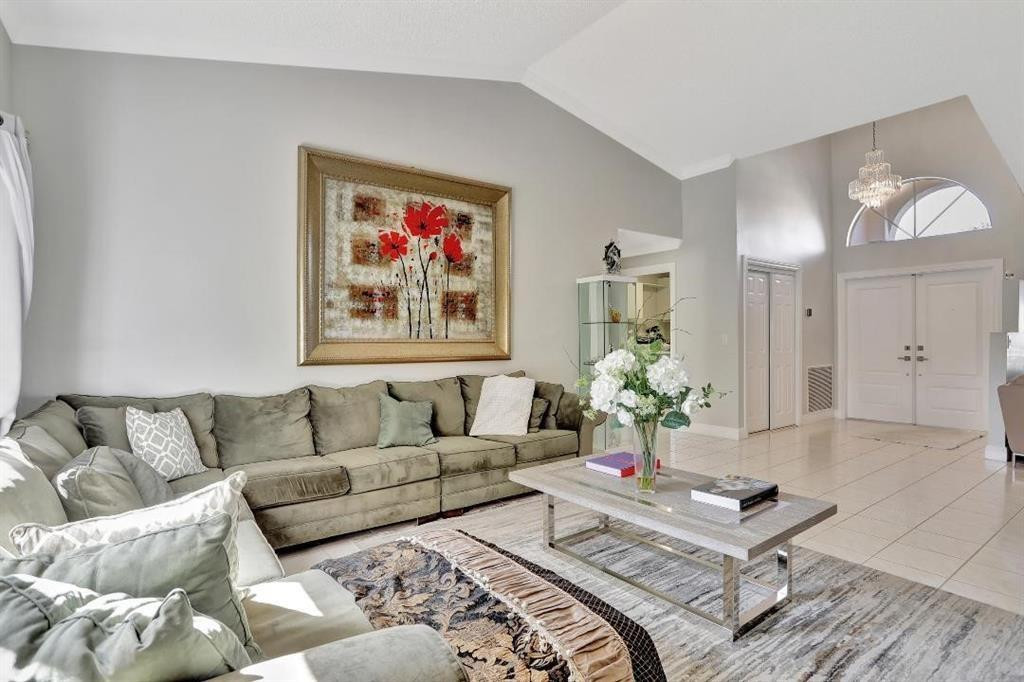 10810 Fox Glen Dr