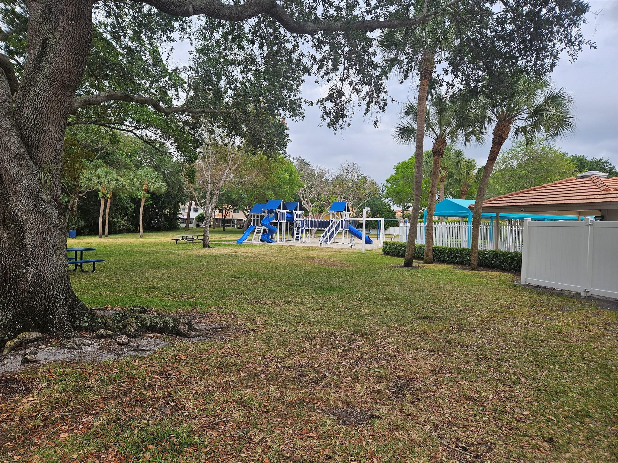 10810 Fox Glen Dr