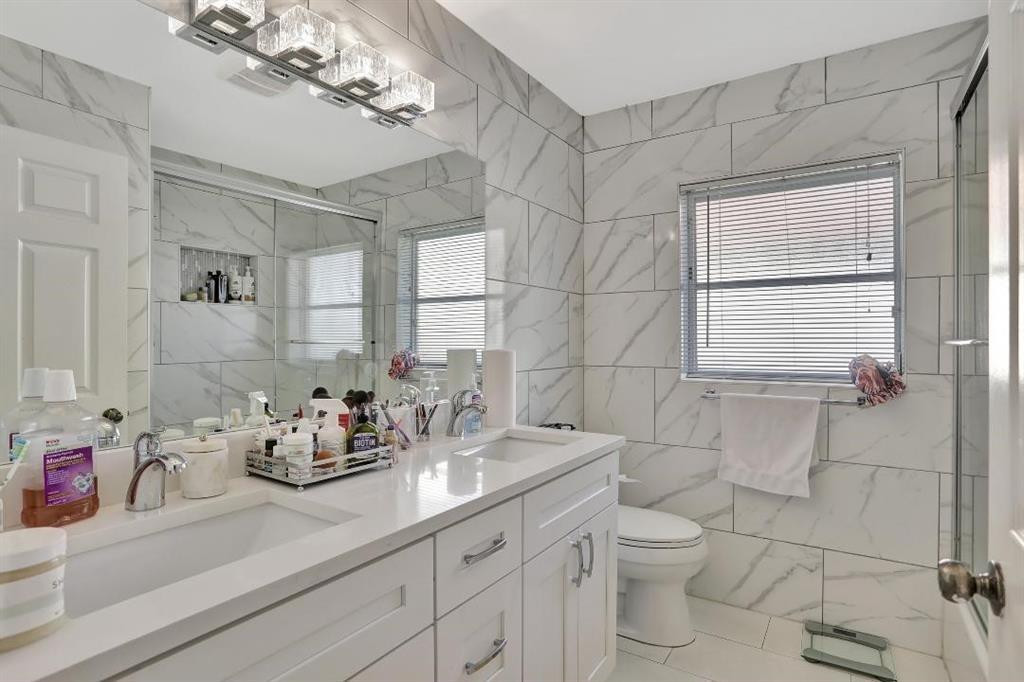 10810 Fox Glen Dr