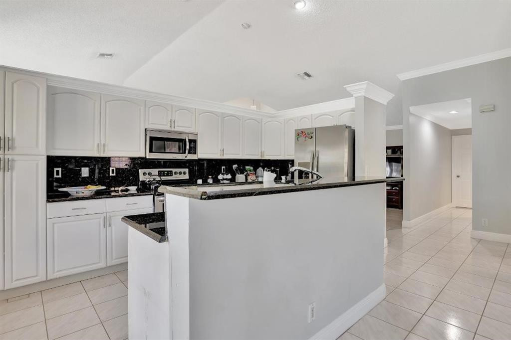 10810 Fox Glen Dr