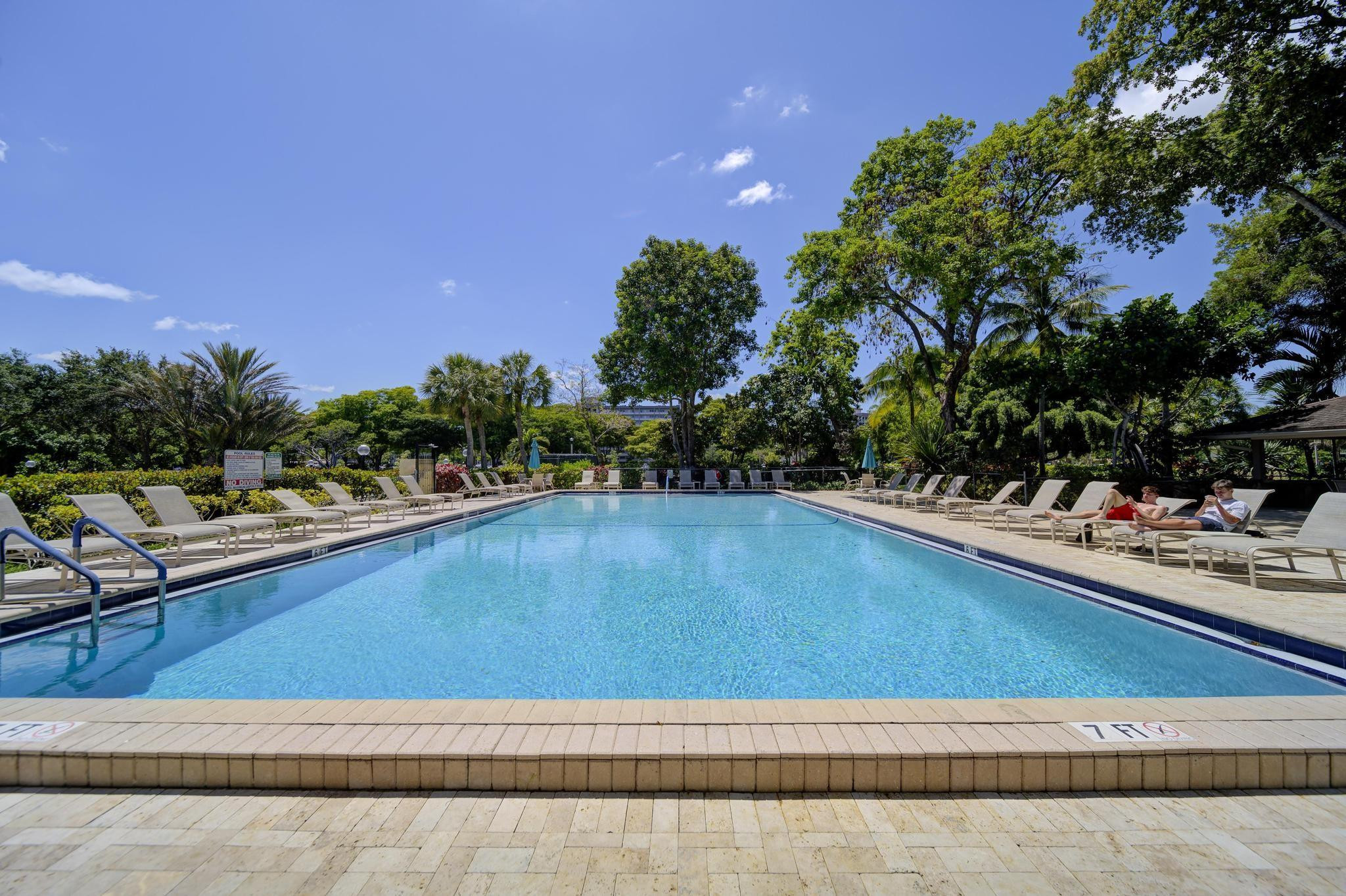 3200 N Palm Aire Dr 210