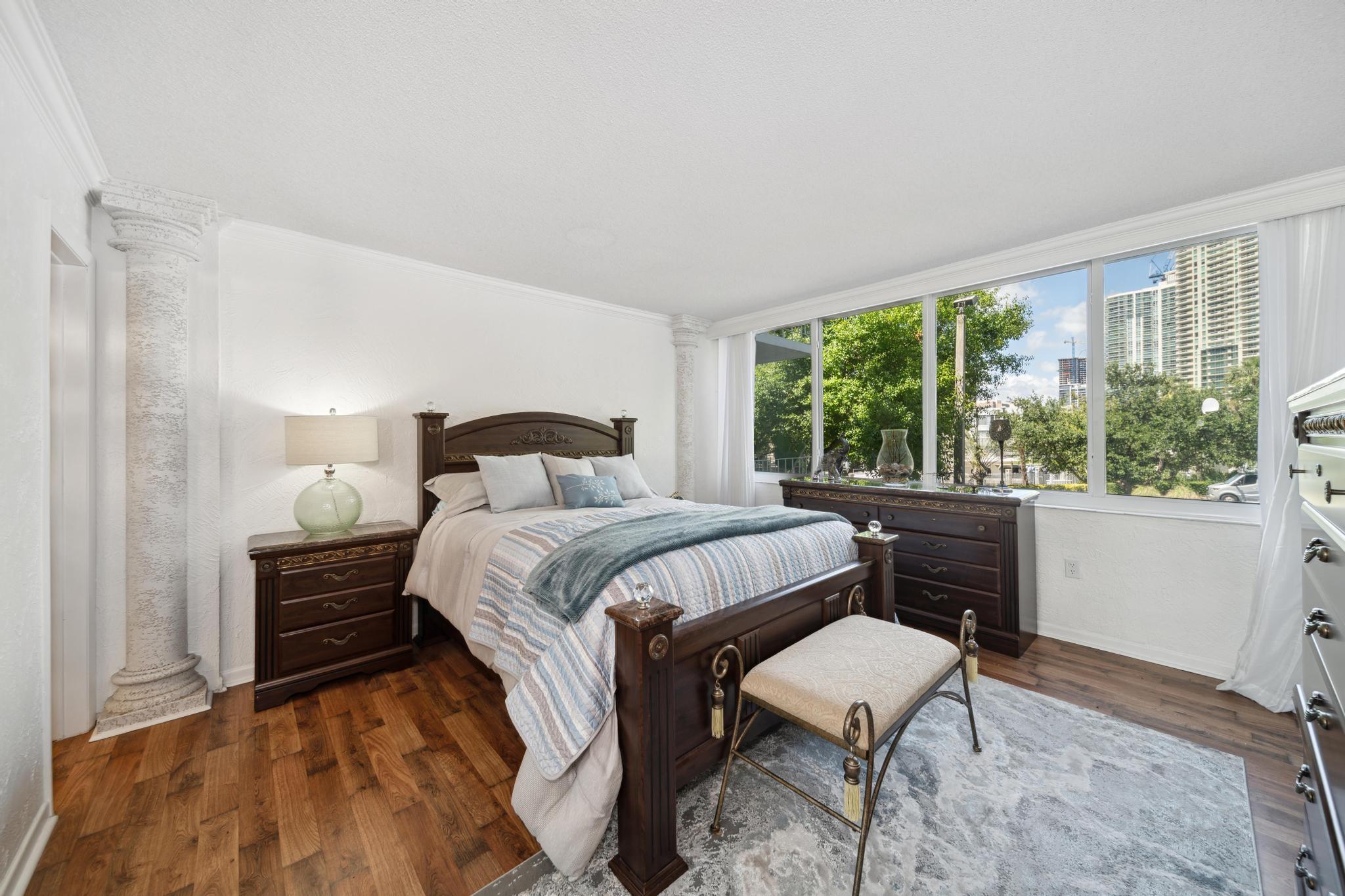 800 SE 4th St 104