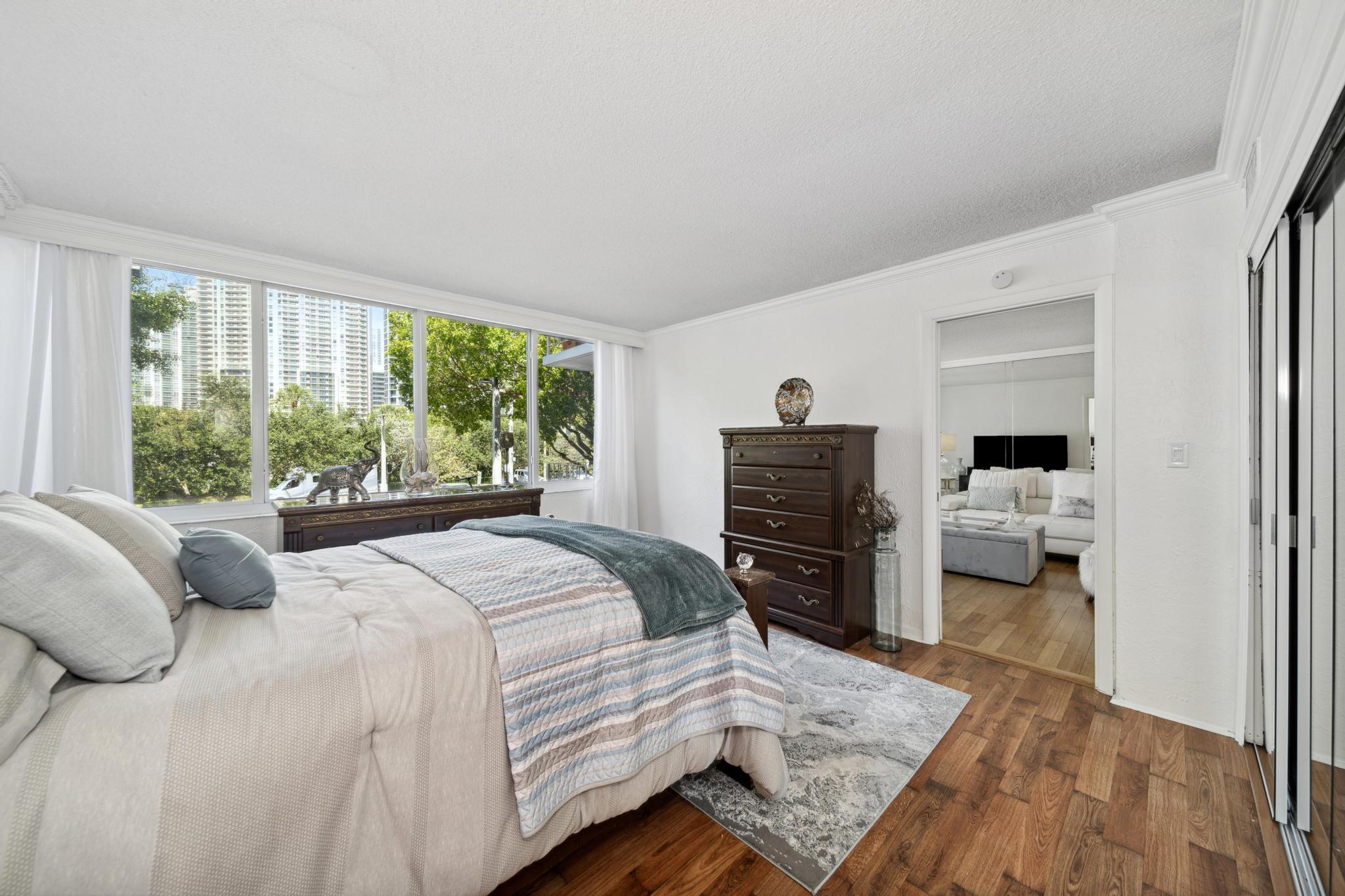 800 SE 4th St 104