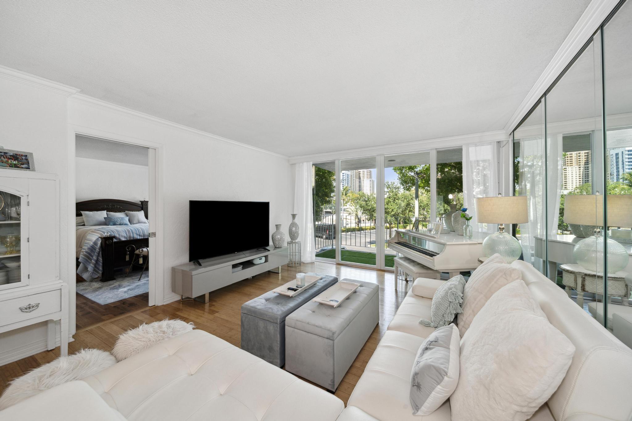 800 SE 4th St 104