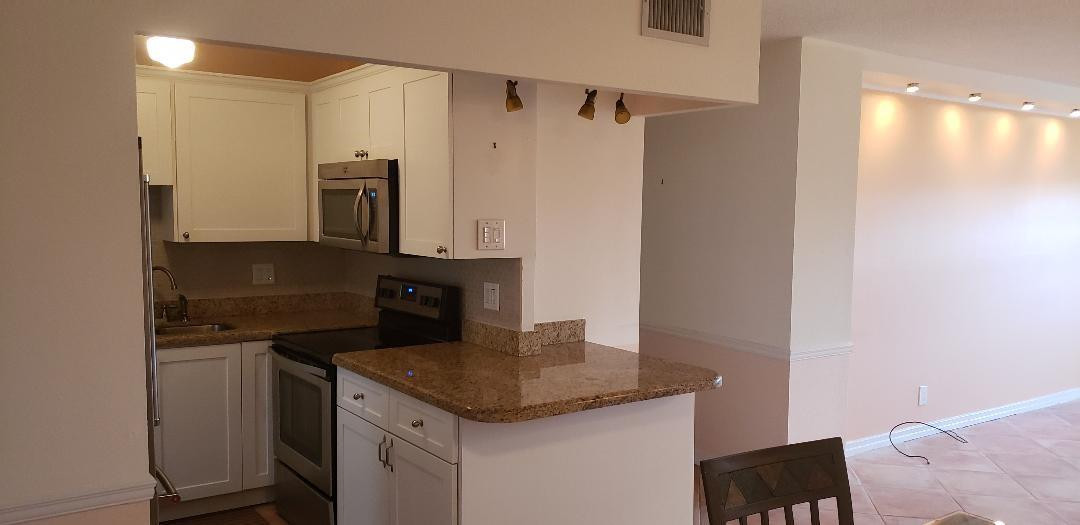 2555 NE 11th St 408