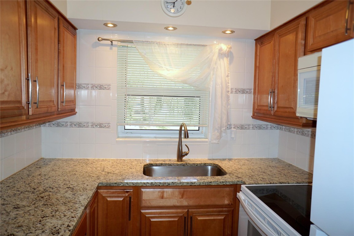 3851 NE 22nd Terrace 8, Lighthouse Point Unit: 8