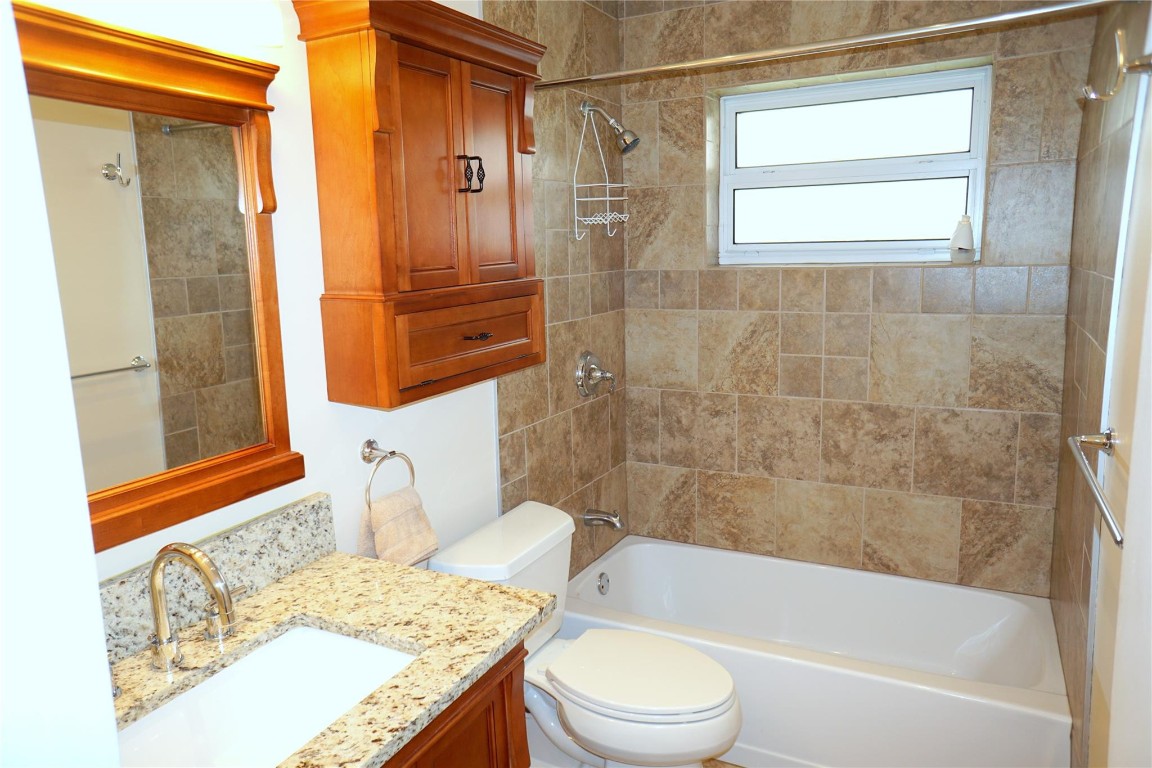 3851 NE 22nd Terrace 8, Lighthouse Point Unit: 8