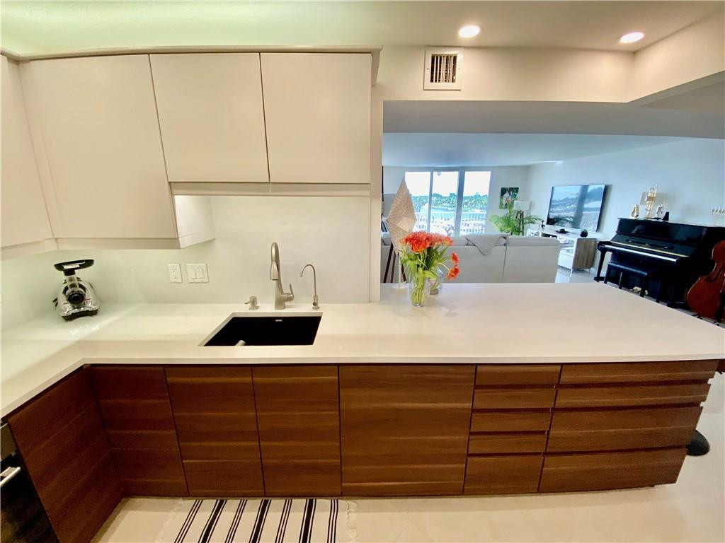 1 Las Olas Circle 510