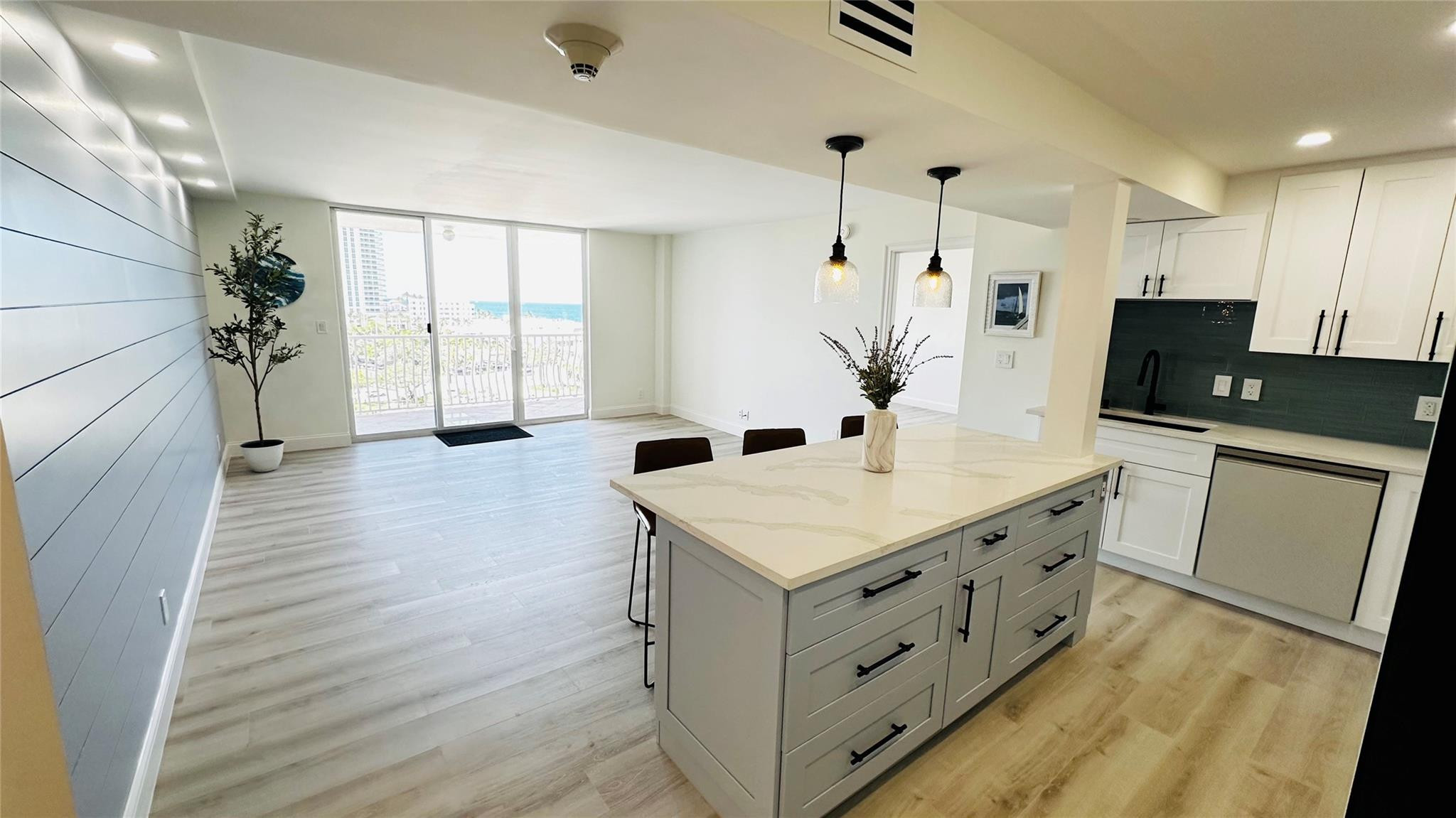 1 Las Olas Circle 815