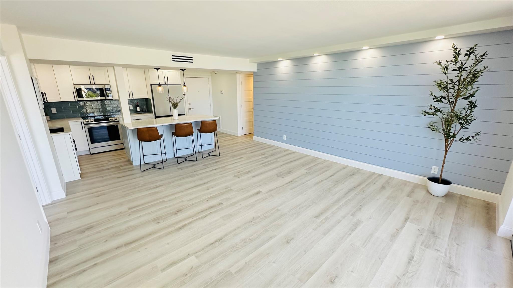 1 Las Olas Circle 815