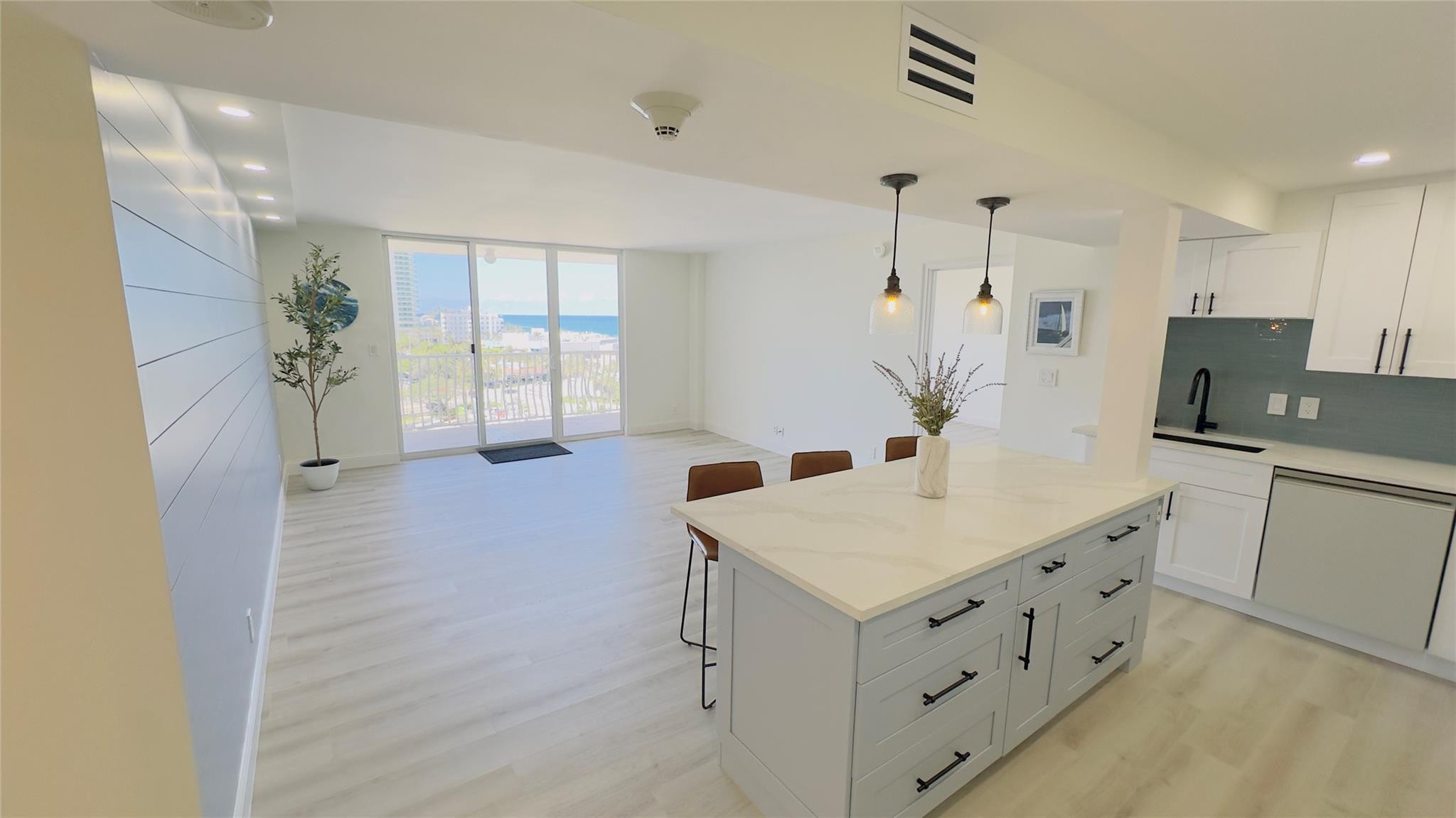 1 Las Olas Circle 815