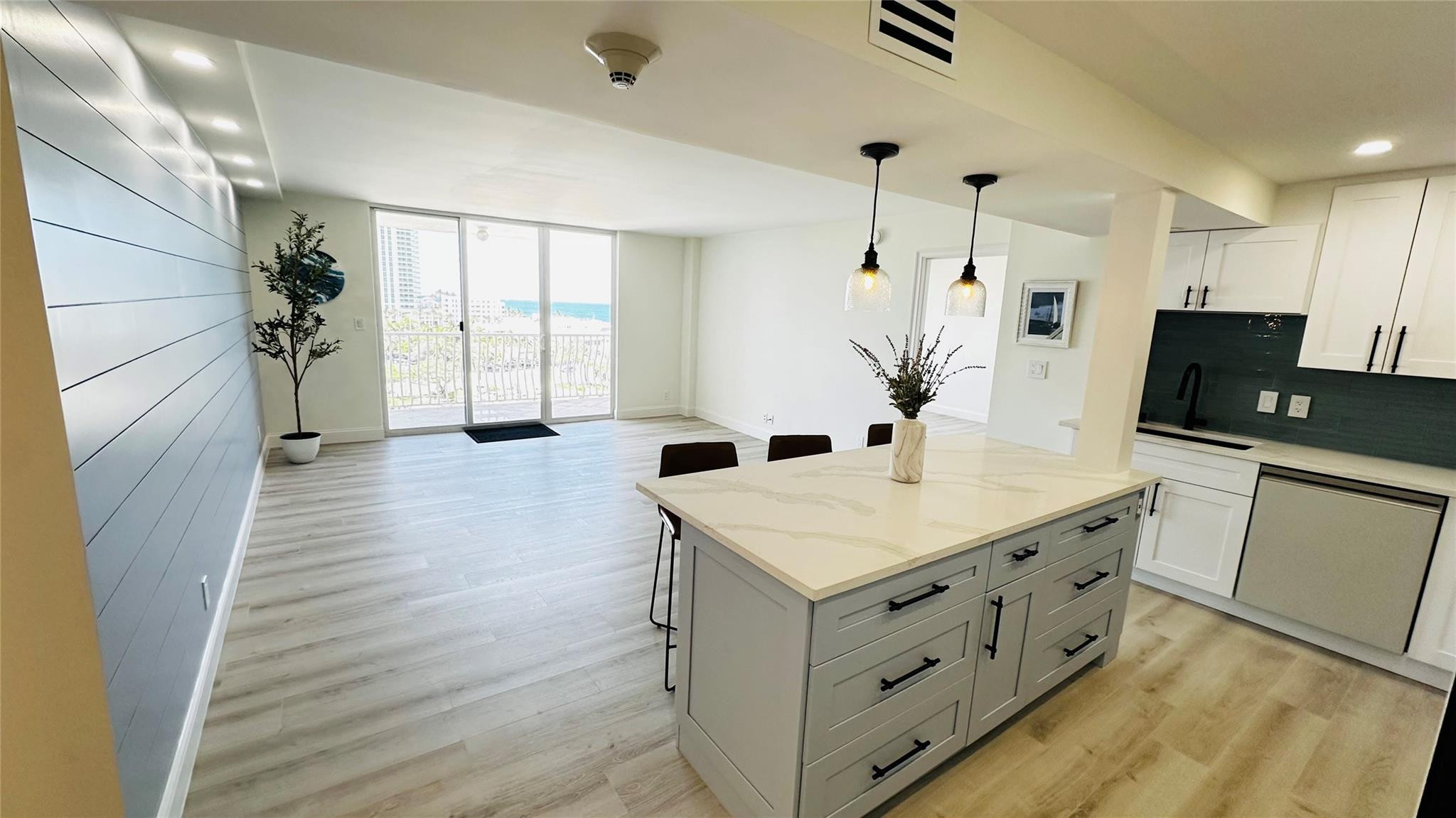 1 Las Olas Circle 815