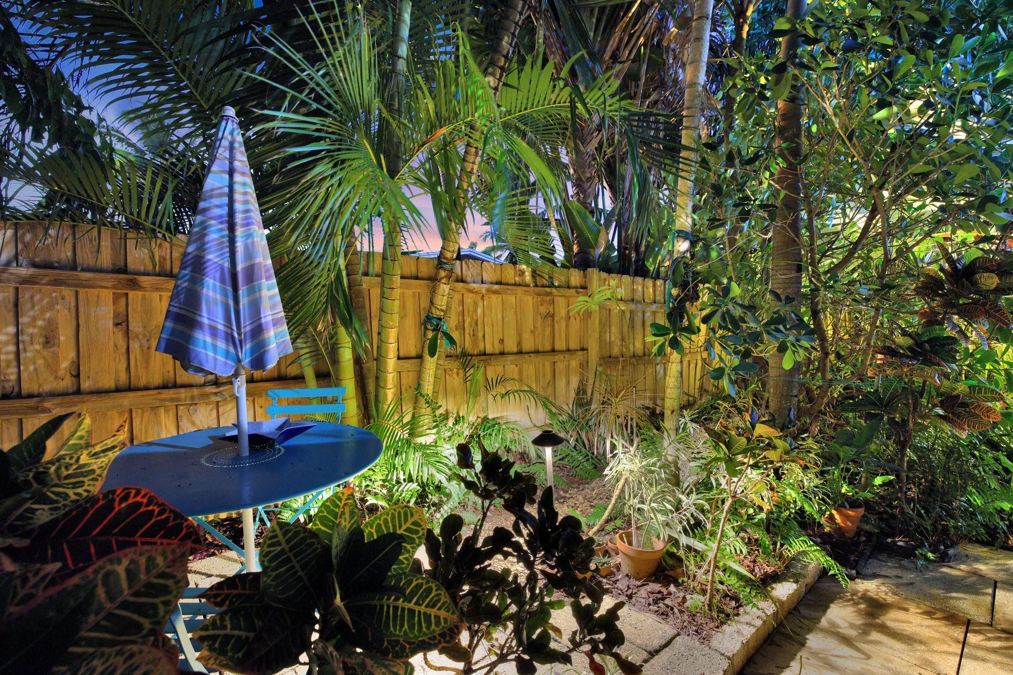 633 NW 28th Ct