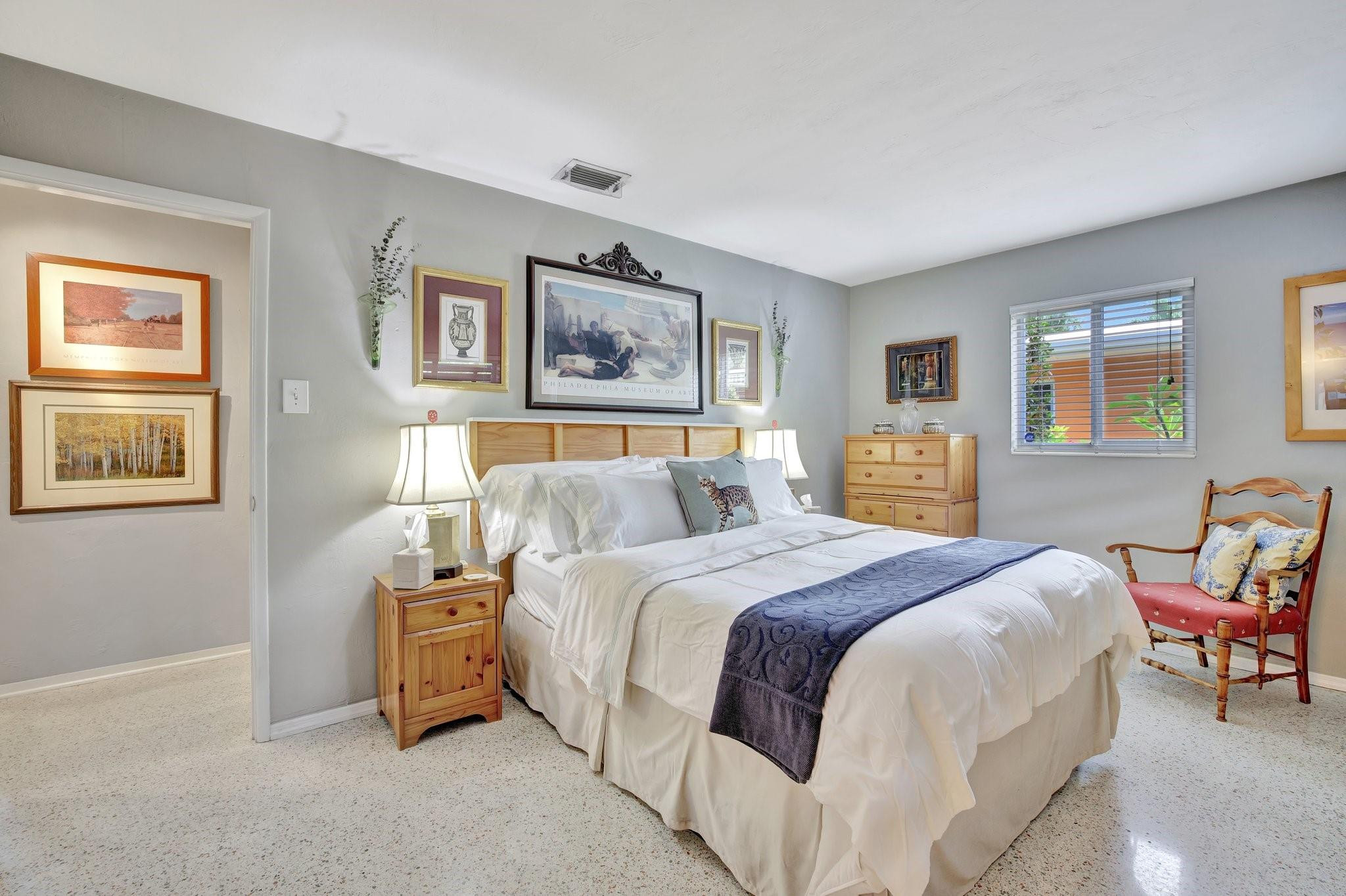 633 NW 28th Ct