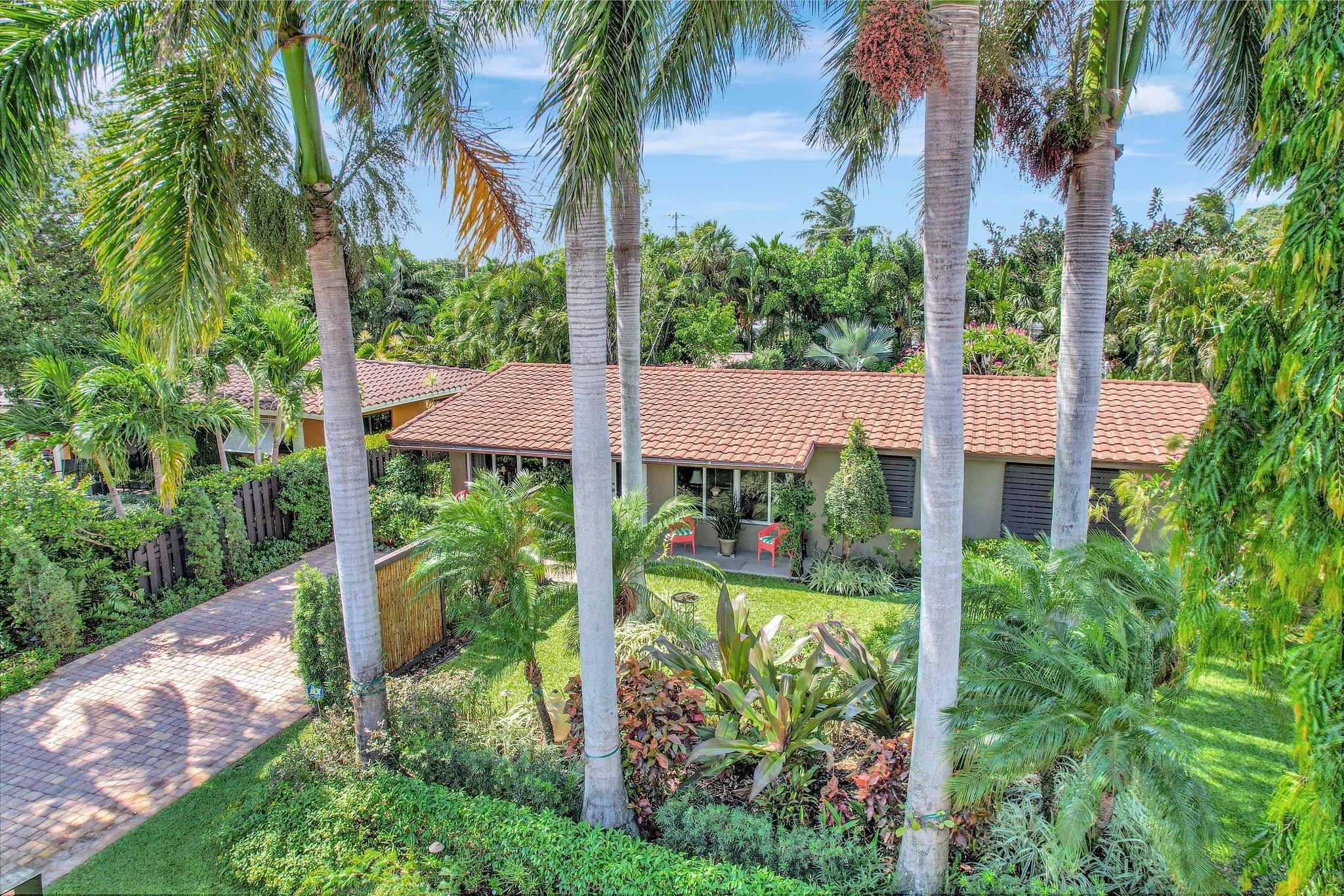 633 NW 28th Ct
