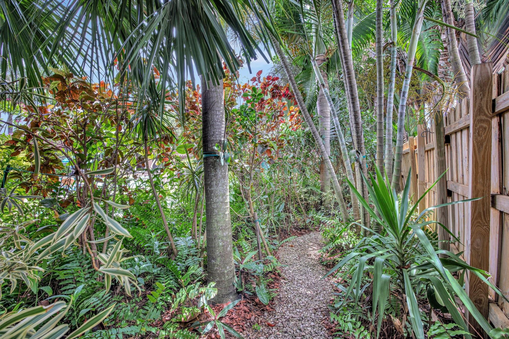 633 NW 28th Ct