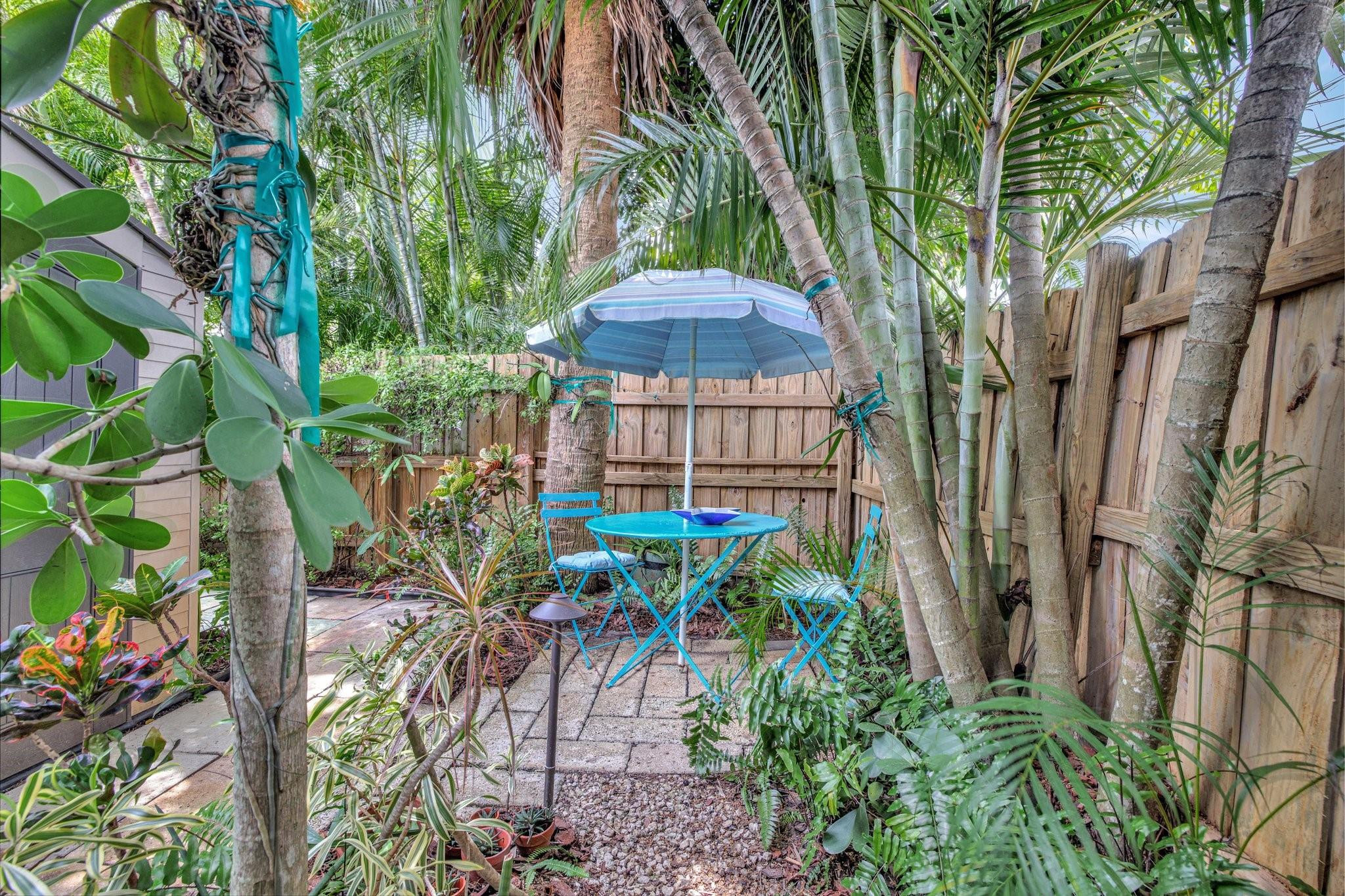 633 NW 28th Ct