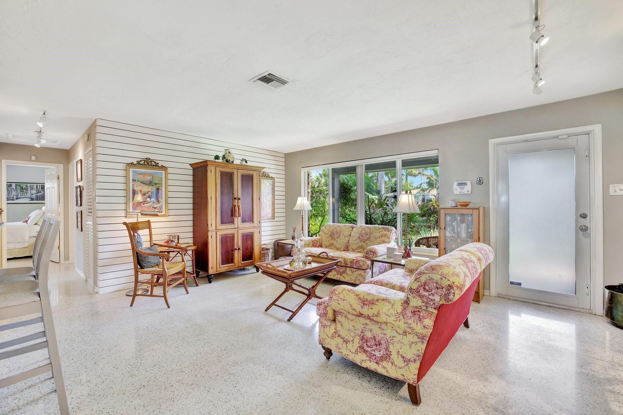 633 NW 28th Ct