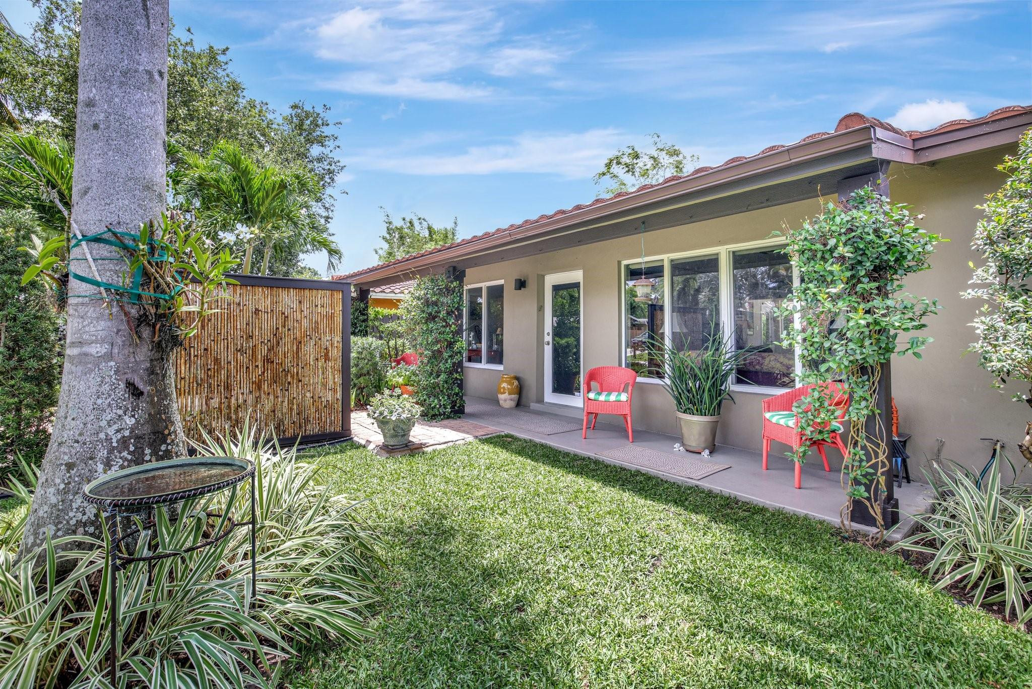 633 NW 28th Ct