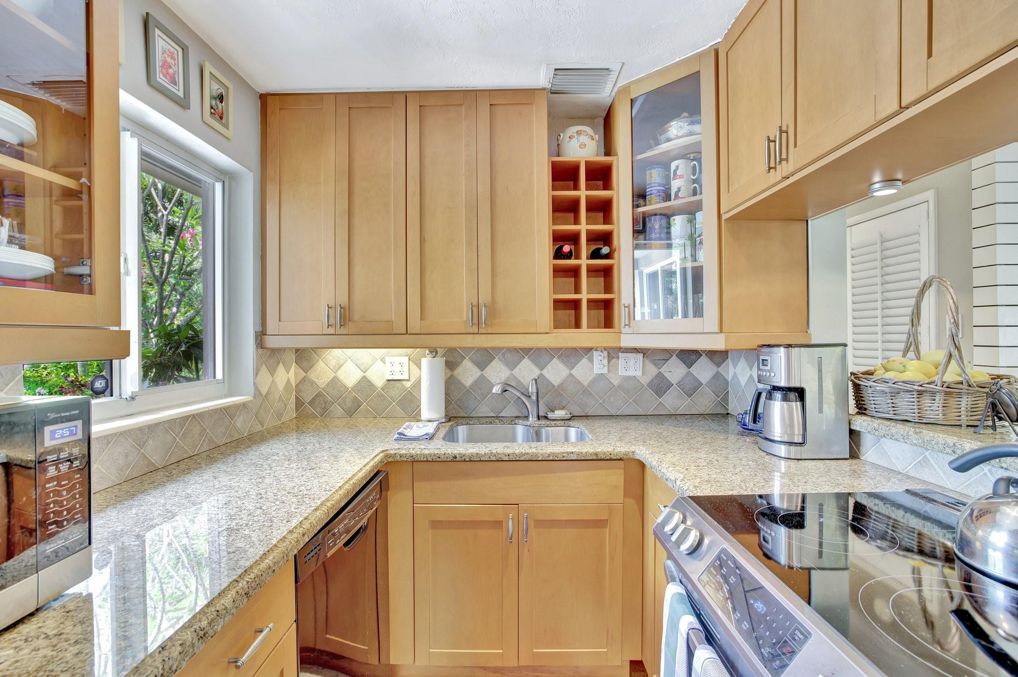 633 NW 28th Ct