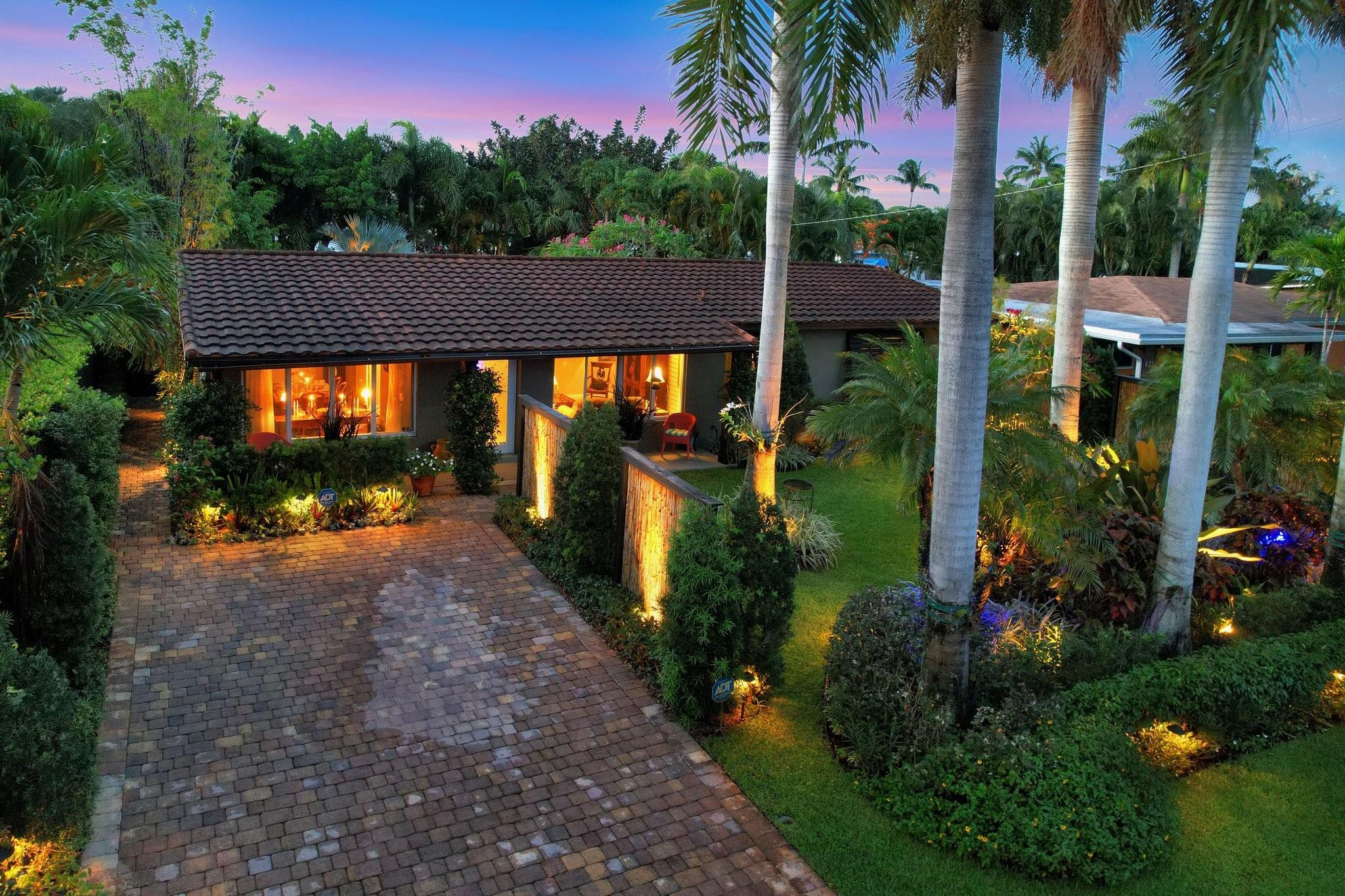 633 NW 28th Ct