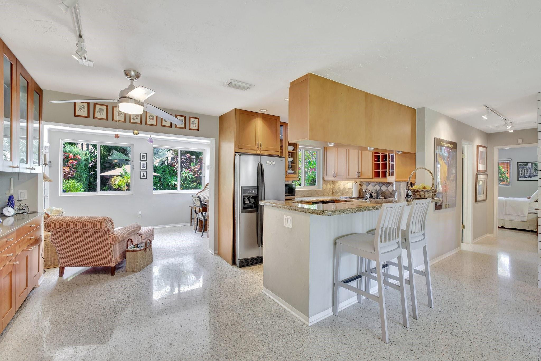 633 NW 28th Ct
