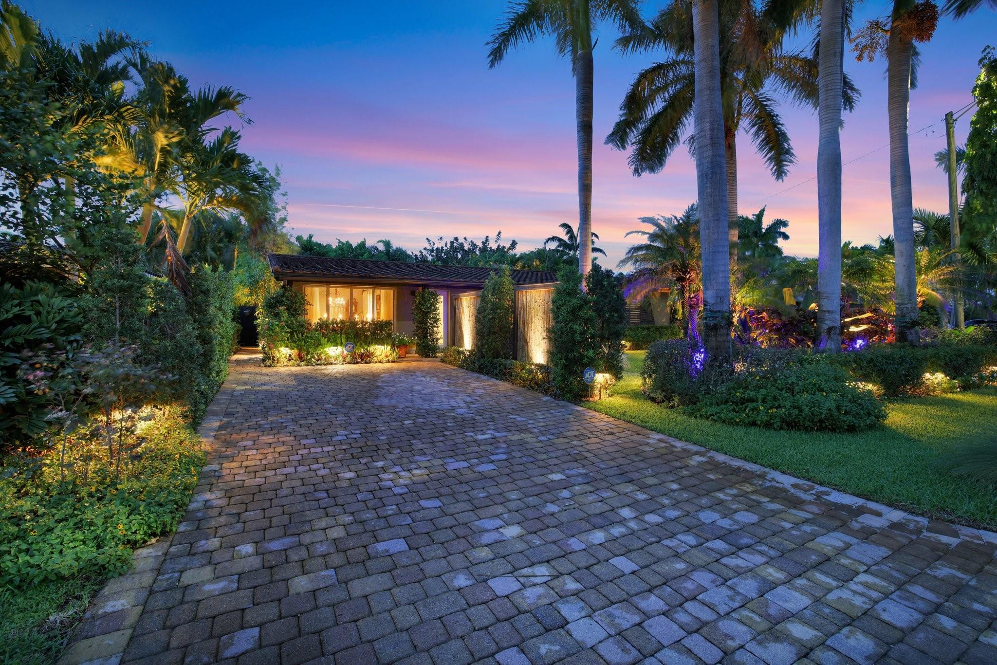 633 NW 28th Ct