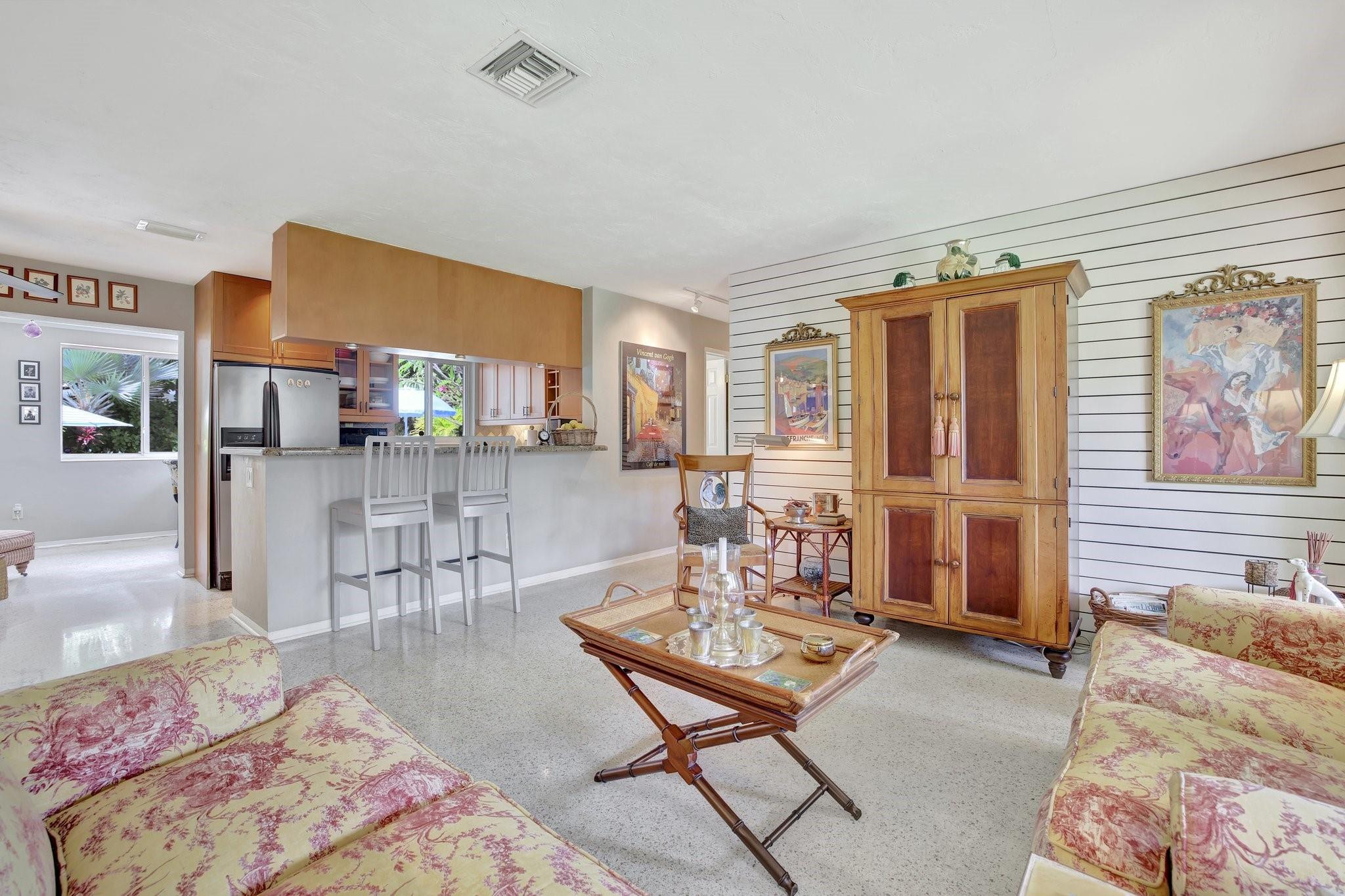 633 NW 28th Ct