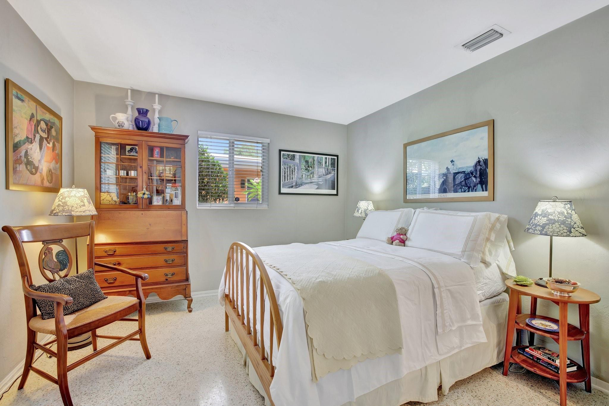 633 NW 28th Ct