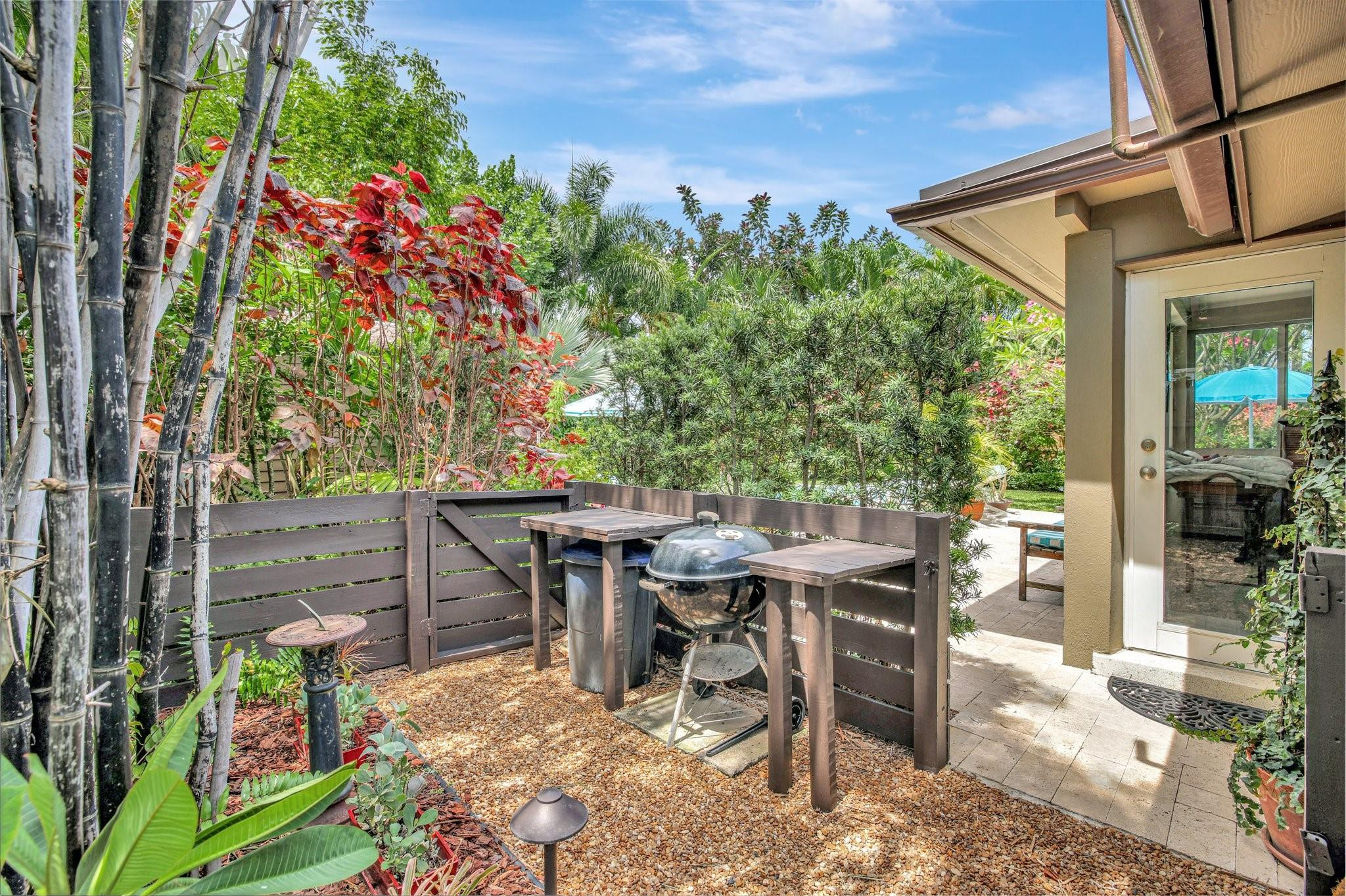 633 NW 28th Ct
