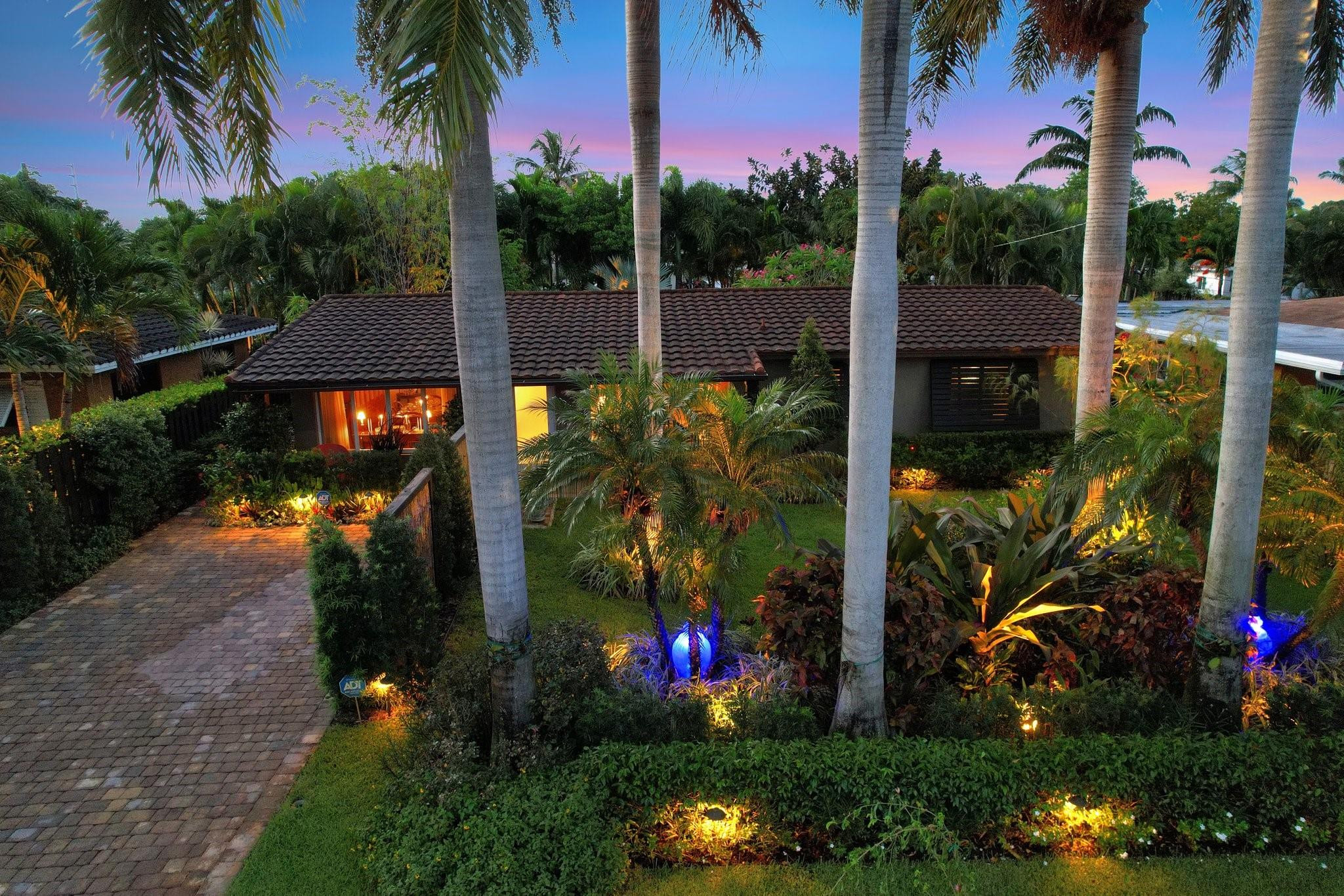 633 NW 28th Ct
