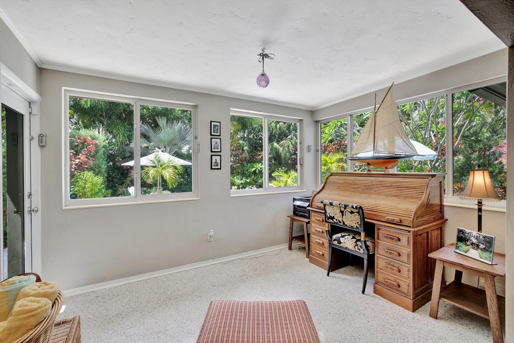 633 NW 28th Ct