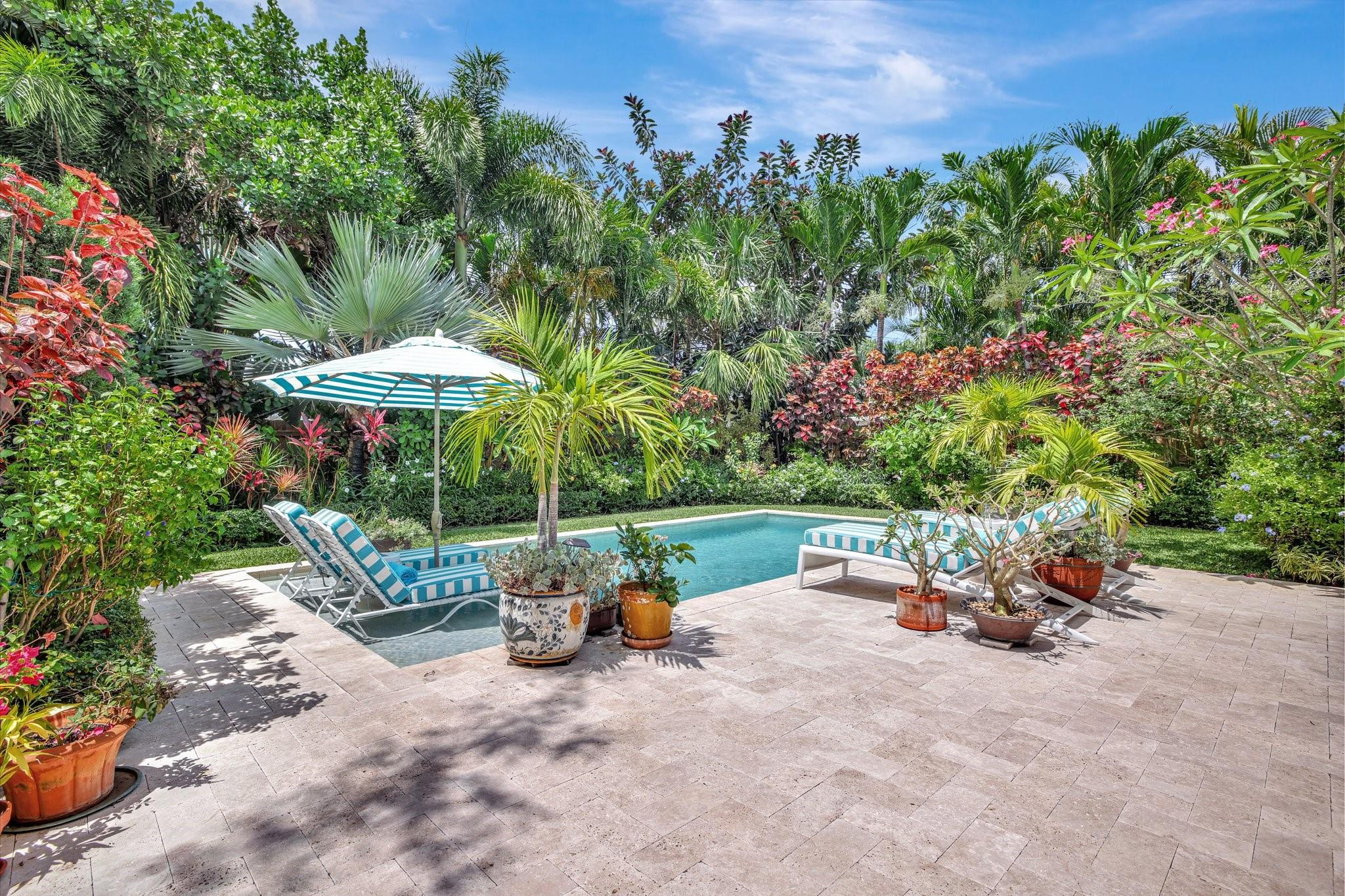 633 NW 28th Ct