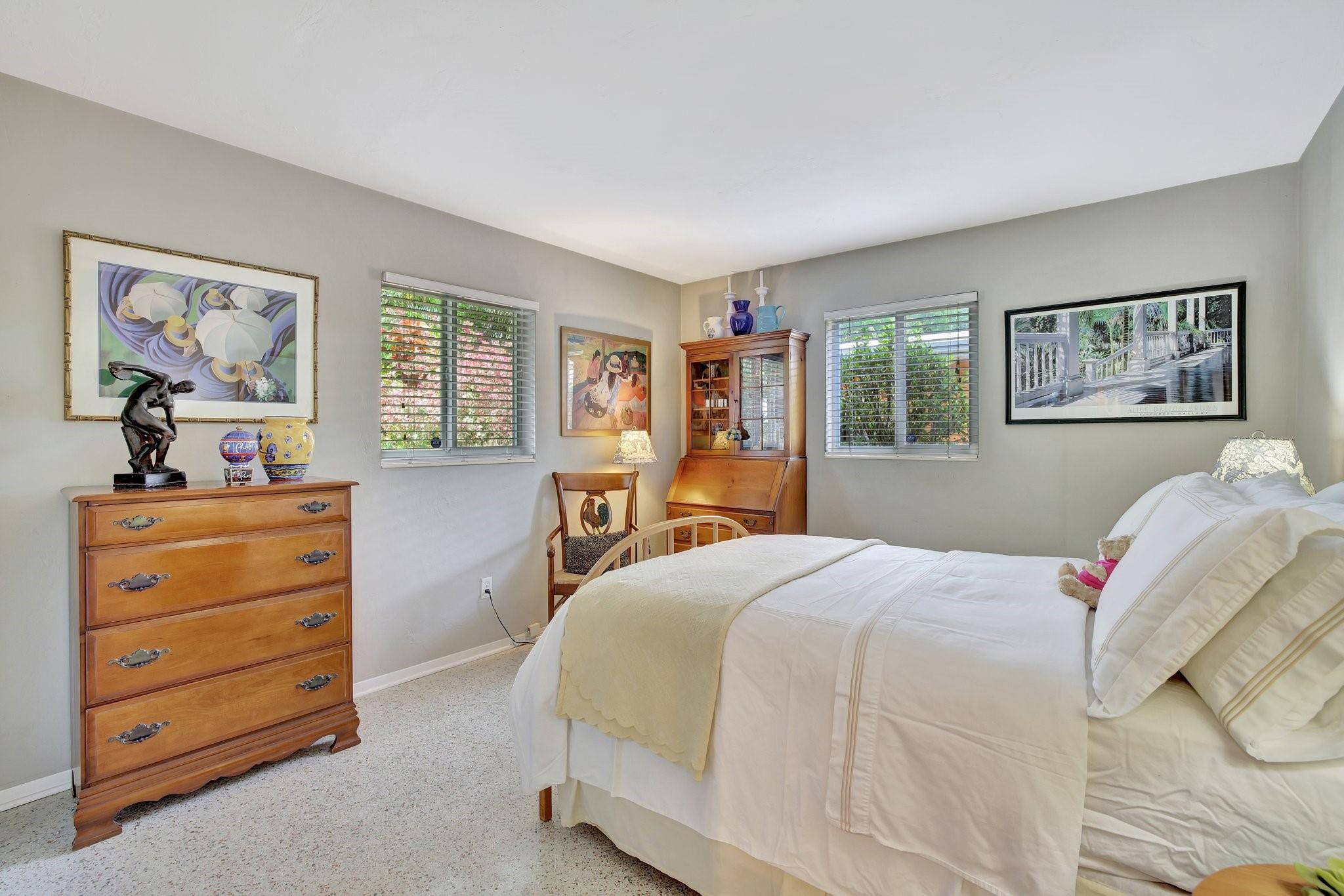 633 NW 28th Ct