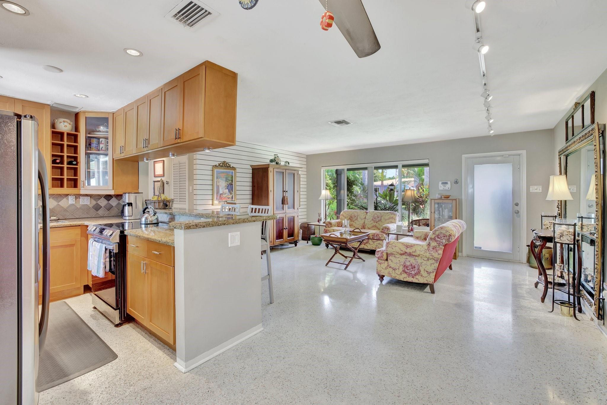 633 NW 28th Ct