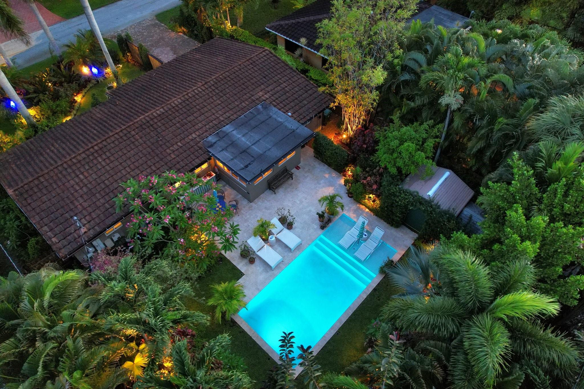 633 NW 28th Ct