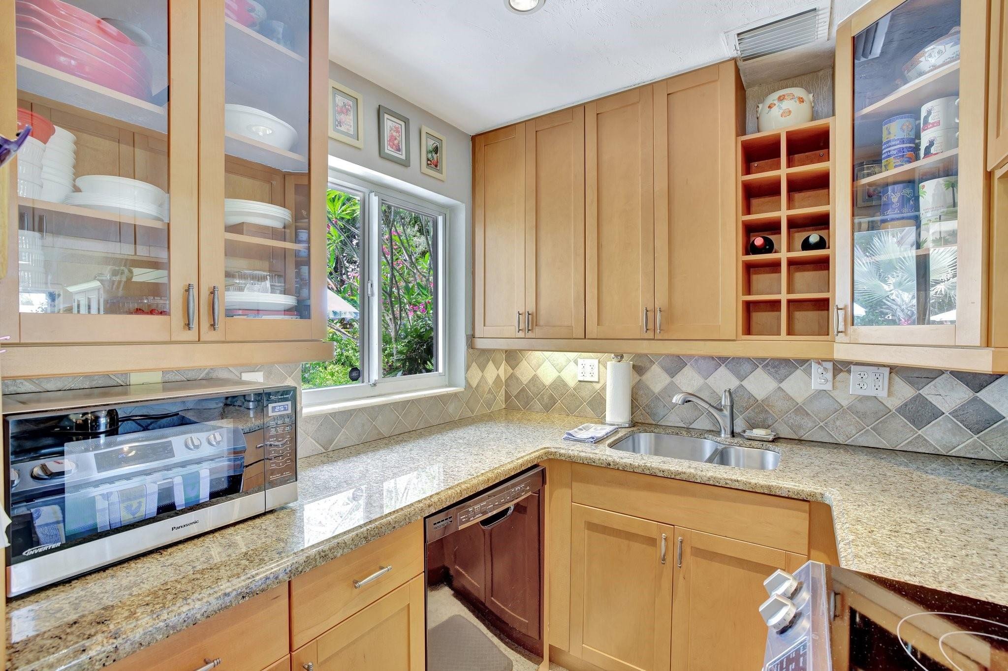 633 NW 28th Ct
