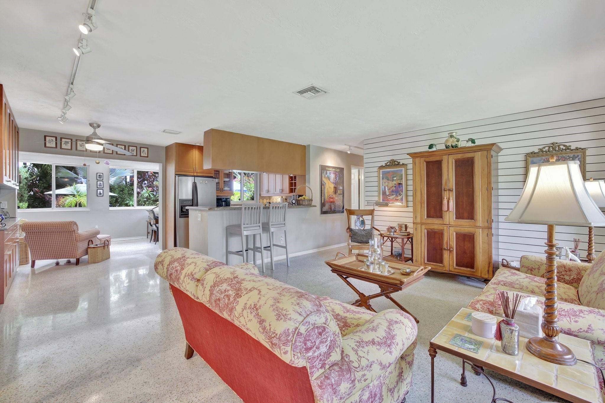 633 NW 28th Ct
